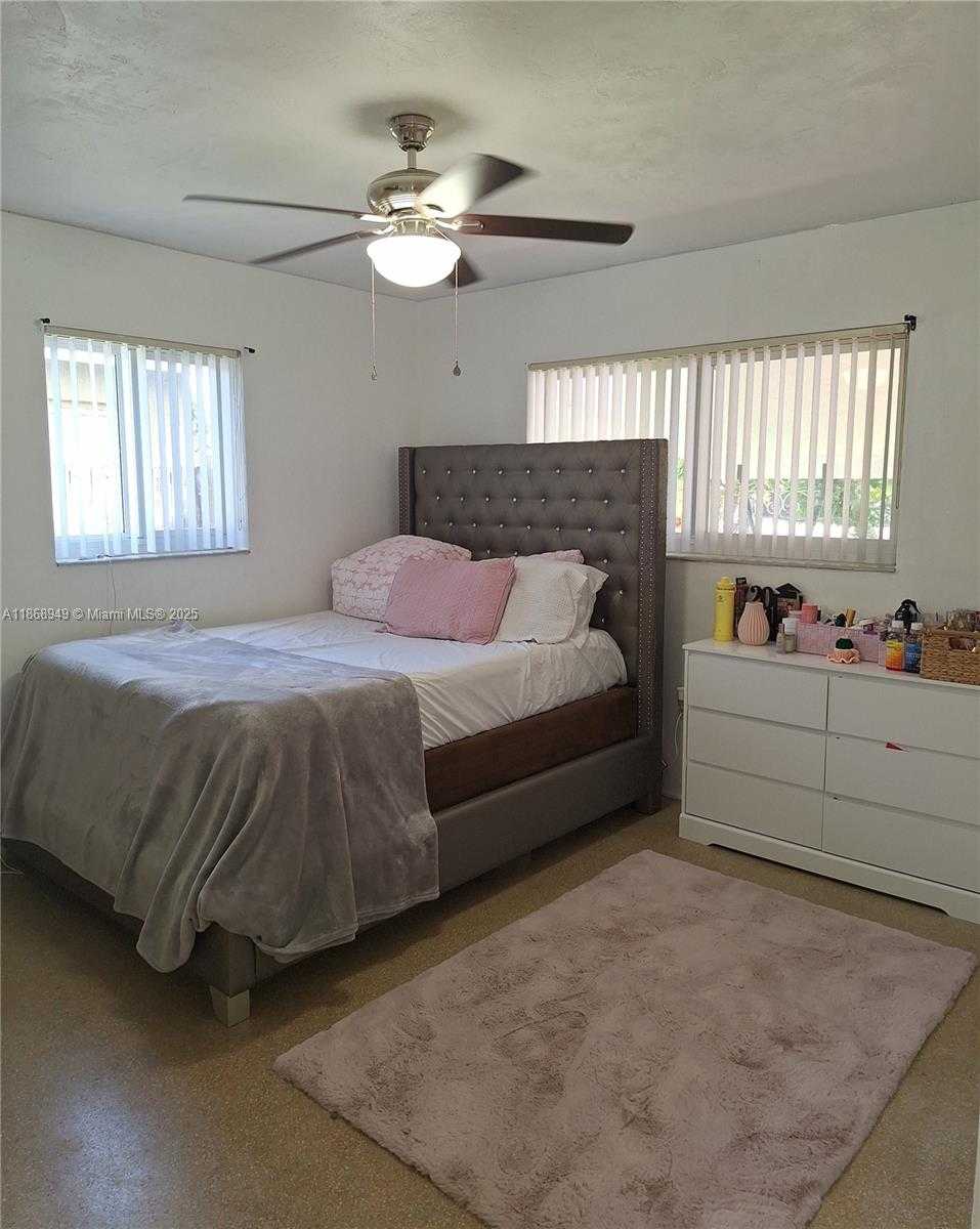 Small Image of 7561 MERIDIAN ST, Miramar Number 18