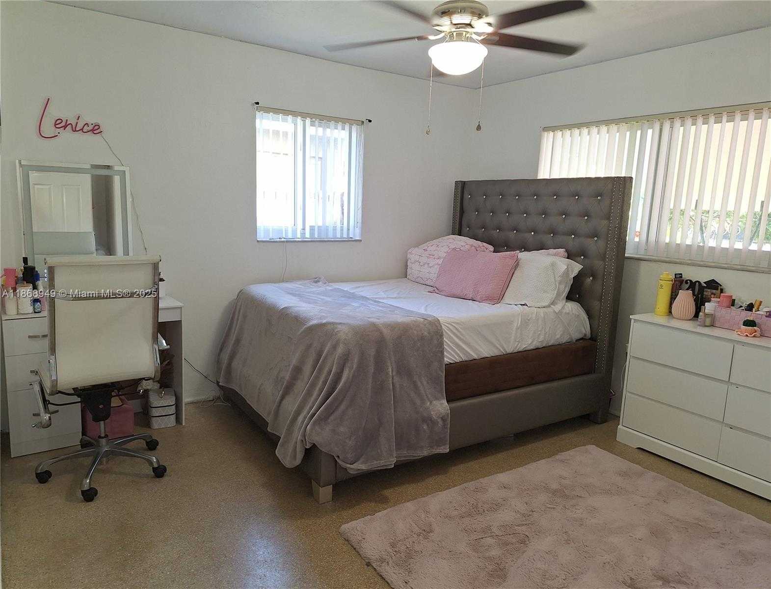 Small Image of 7561 MERIDIAN ST, Miramar Number 19