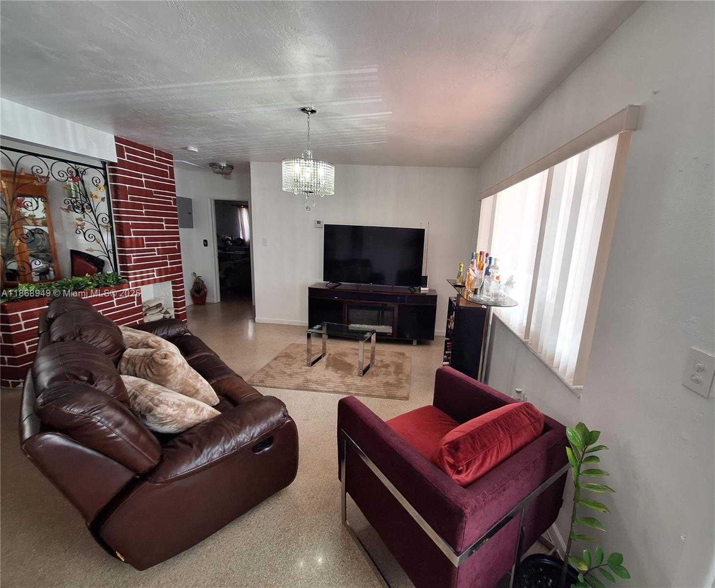Small Image of 7561 MERIDIAN ST, Miramar Number 8