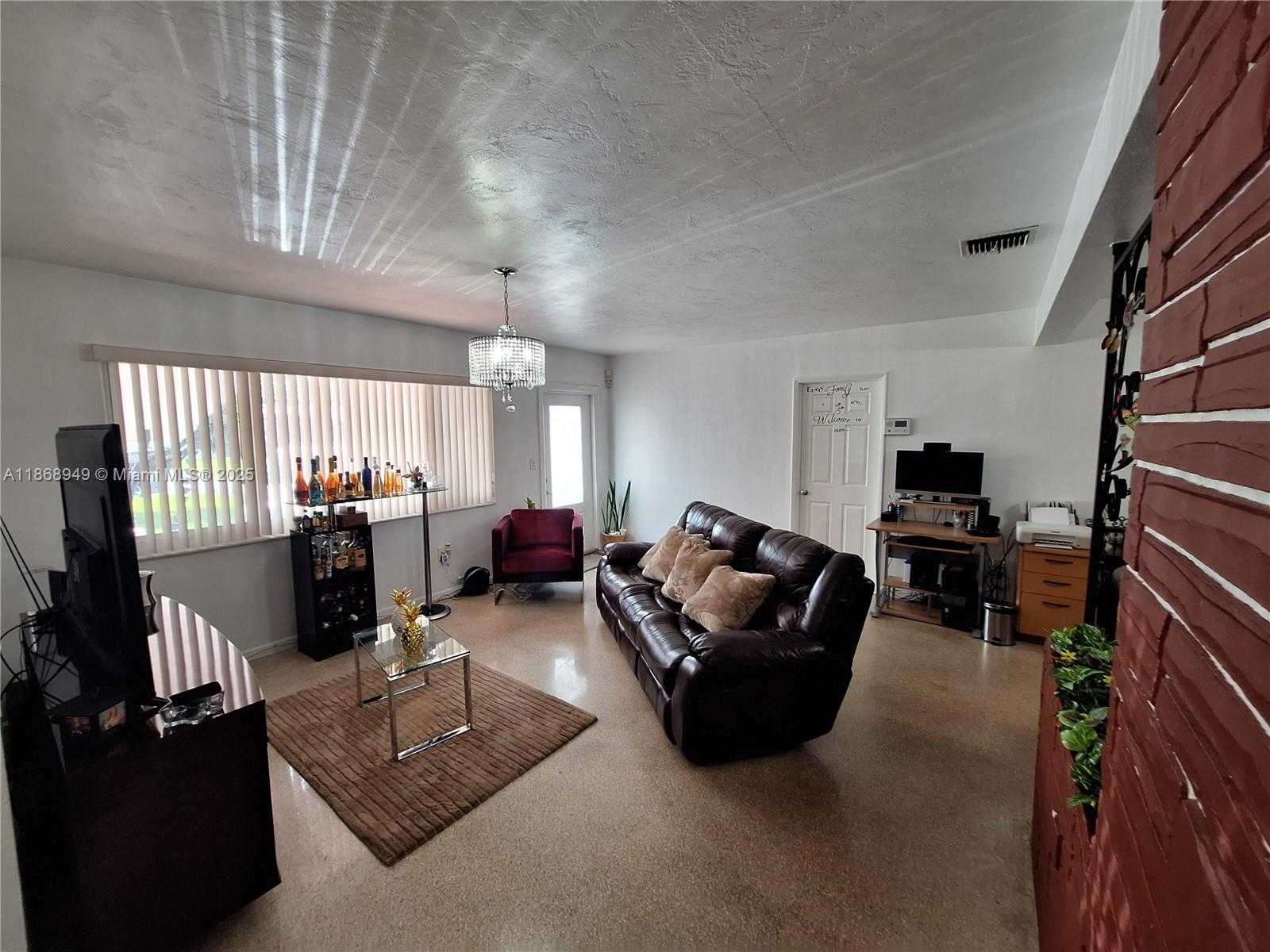 Small Image of 7561 MERIDIAN ST, Miramar Number 9