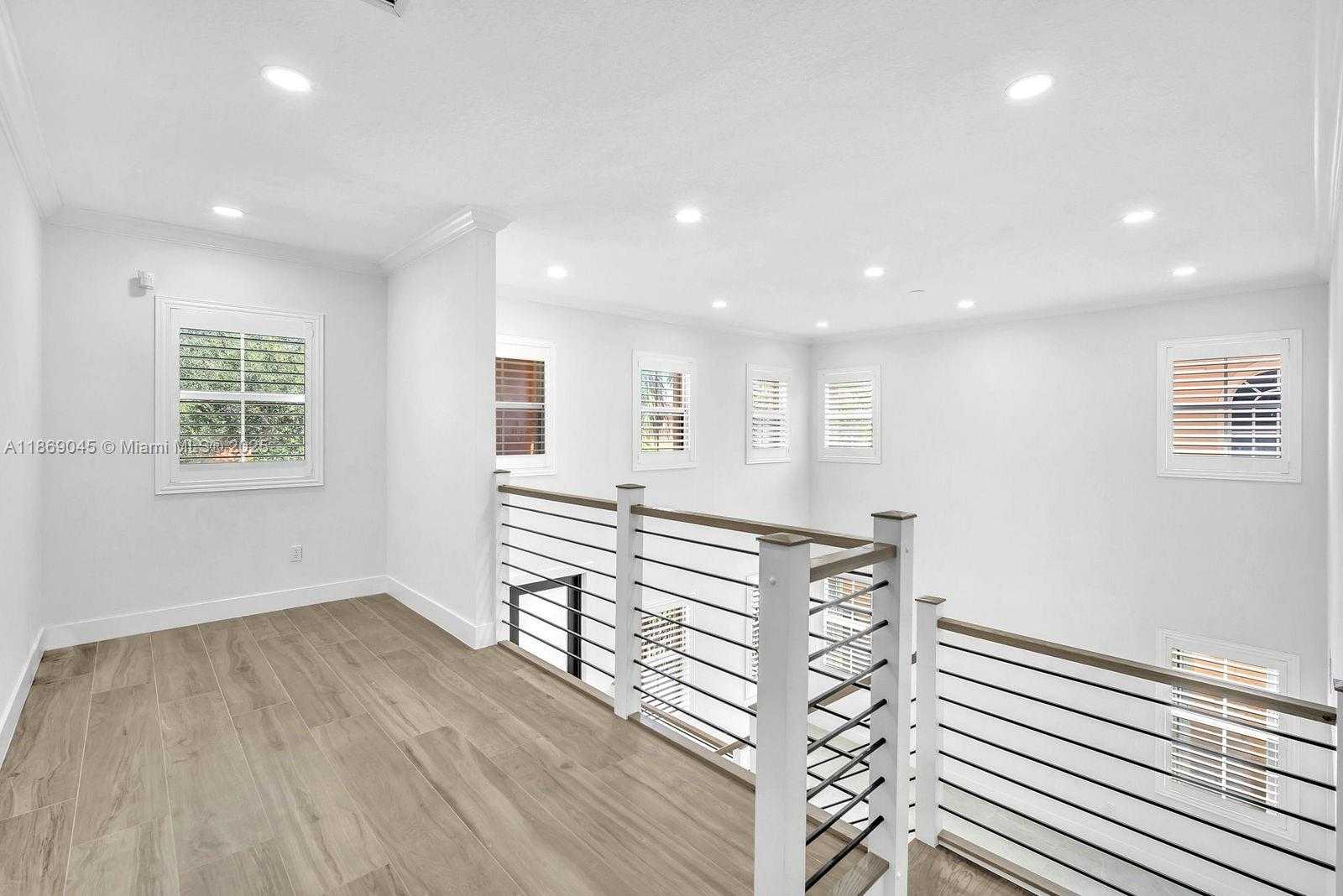 Small Image of 15244 SOUTH WEST 29TH TER, Miami Number 28