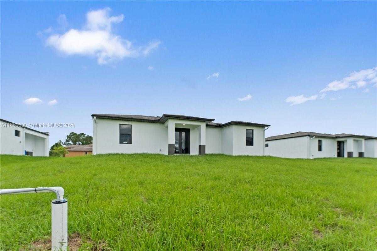 Small Image of 729 COLYER ST E, Lehigh Acres Number 10