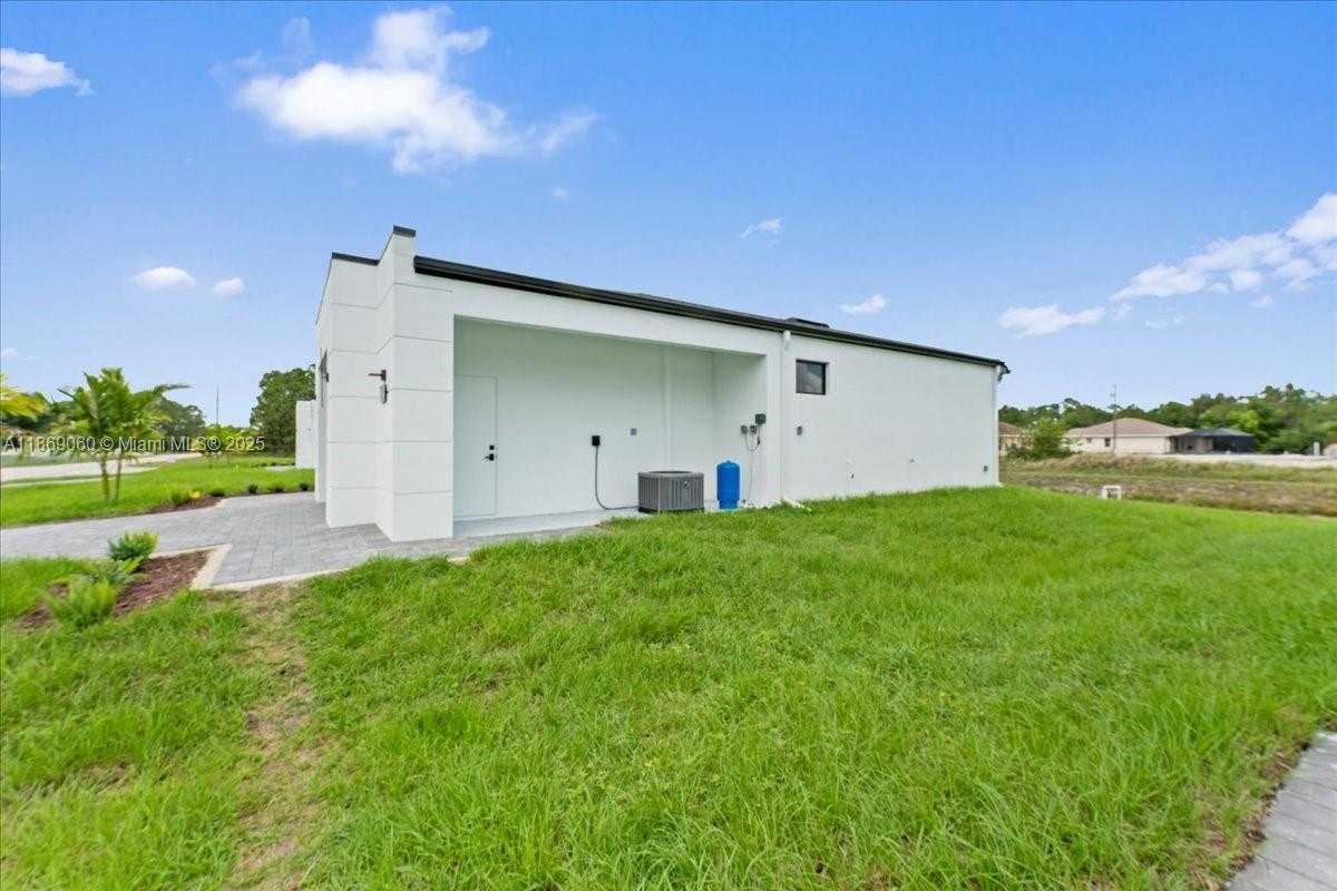 Small Image of 729 COLYER ST E, Lehigh Acres Number 33