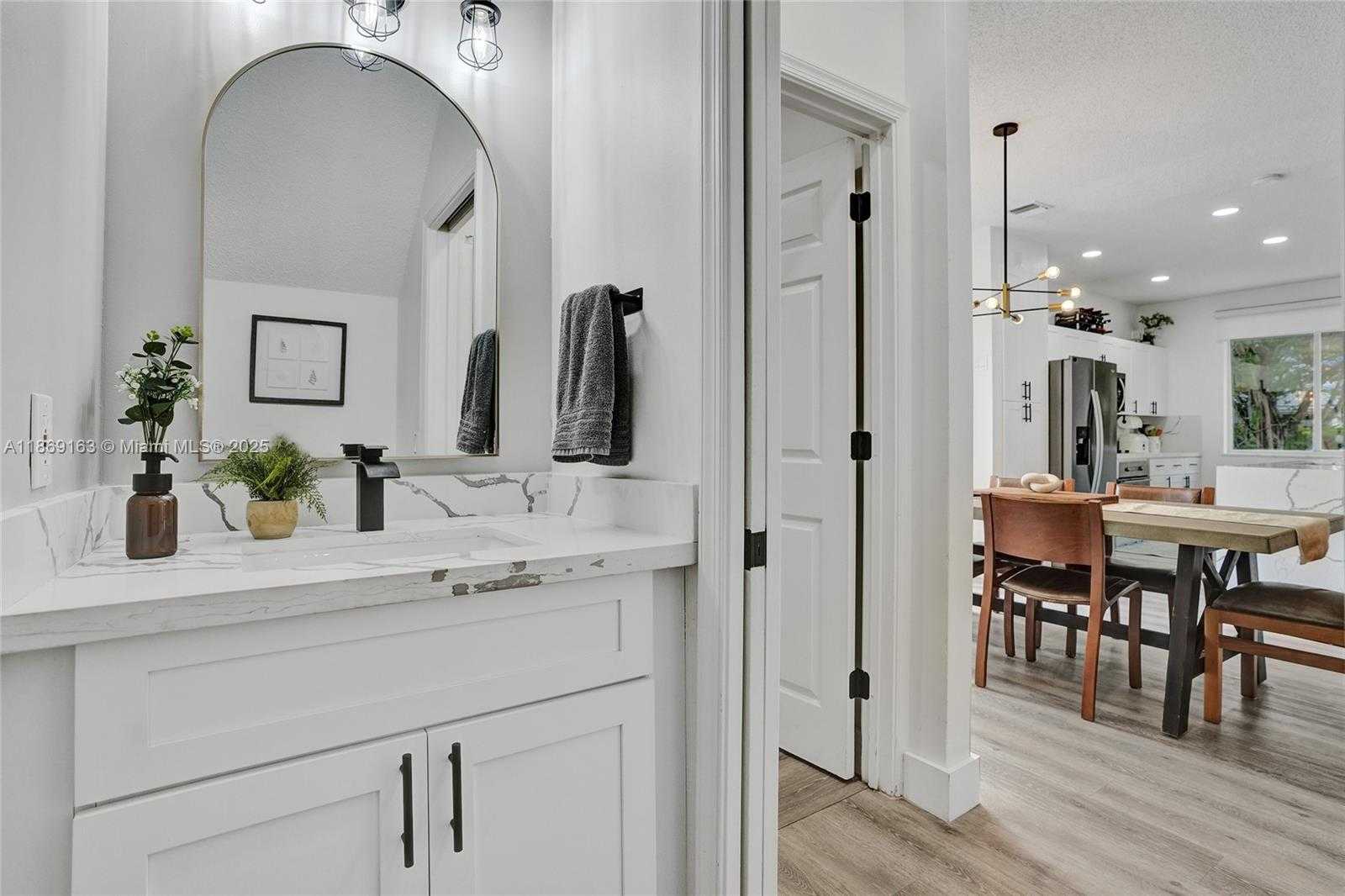 Small Image of 1381 SAGO LN, Weston Number 14