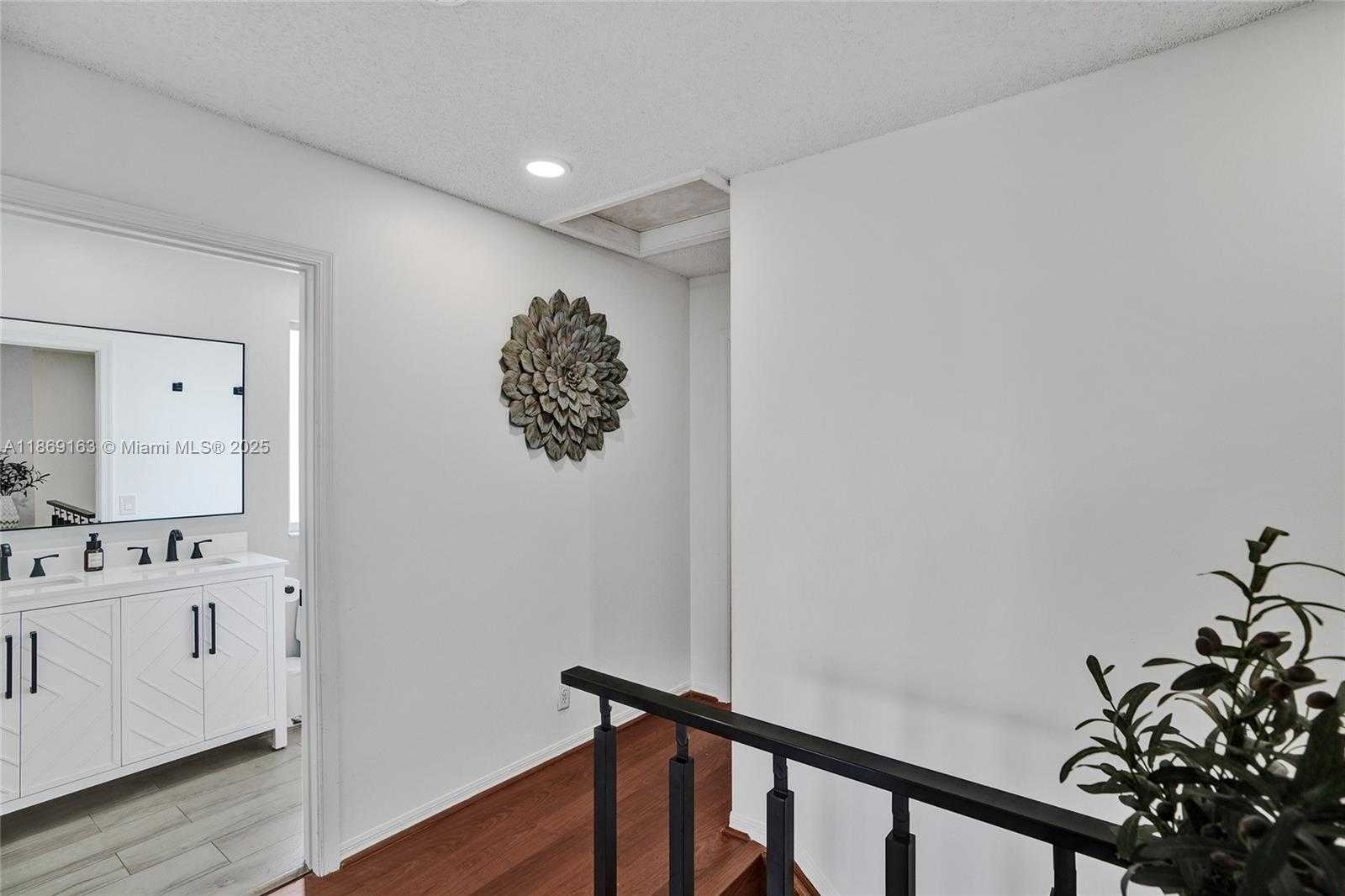 Small Image of 1381 SAGO LN, Weston Number 16