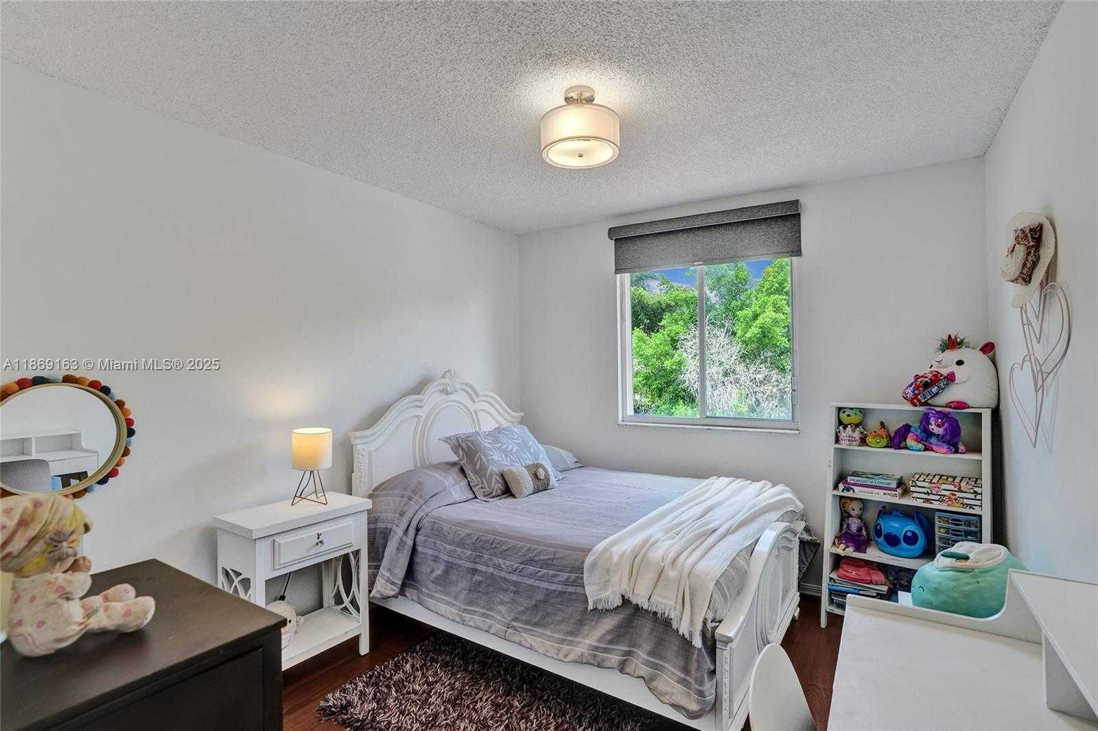 Small Image of 1381 SAGO LN, Weston Number 19