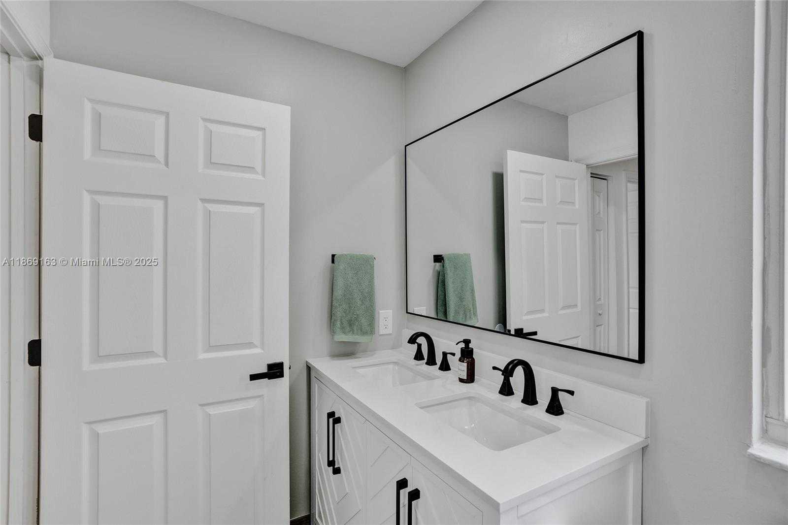 Small Image of 1381 SAGO LN, Weston Number 22