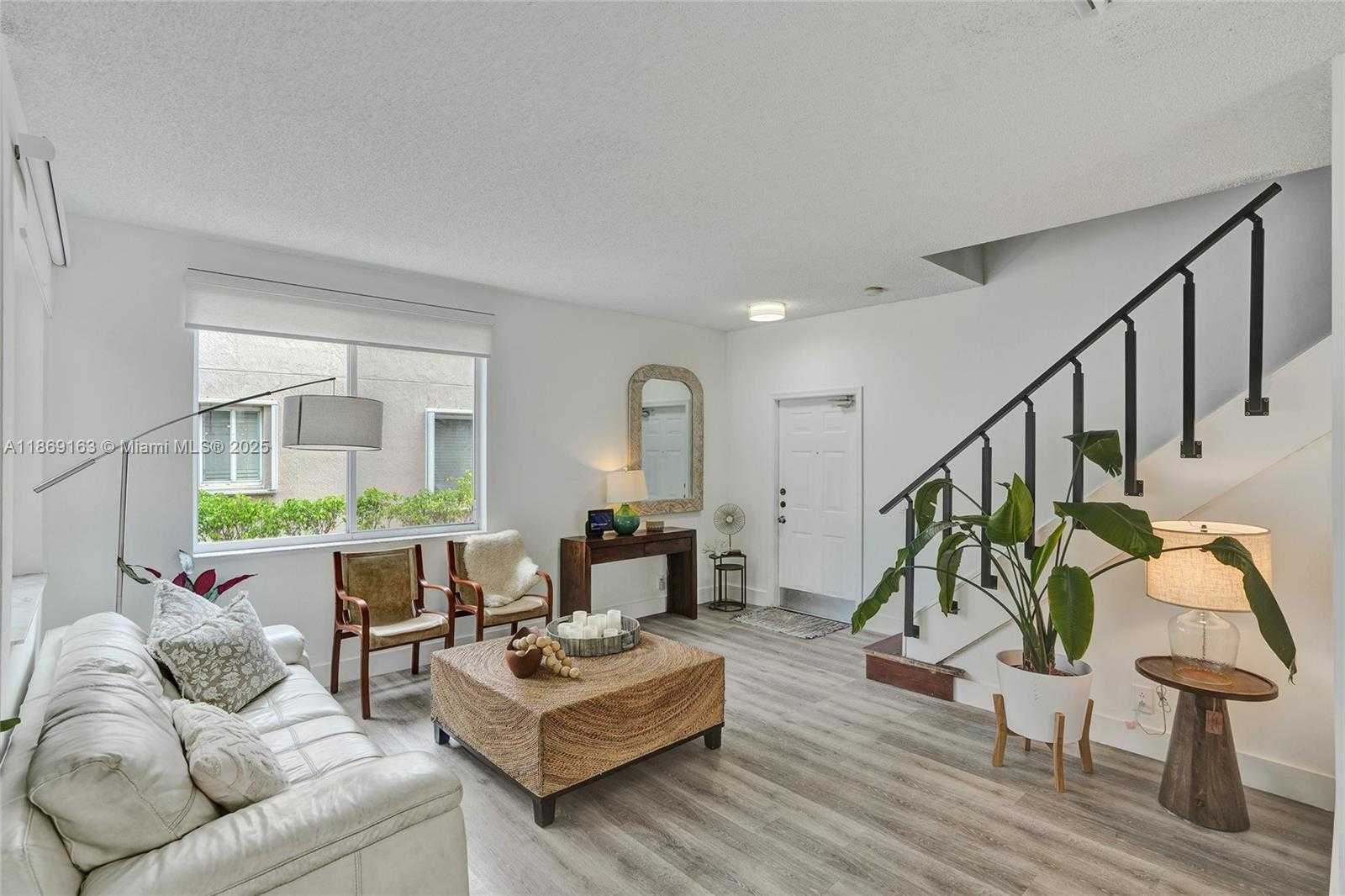 Small Image of 1381 SAGO LN, Weston Number 6
