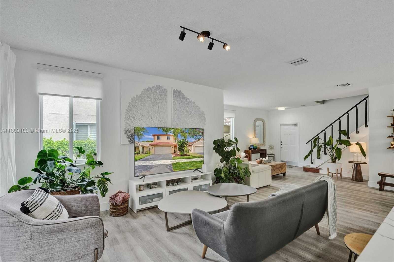 Small Image of 1381 SAGO LN, Weston Number 9