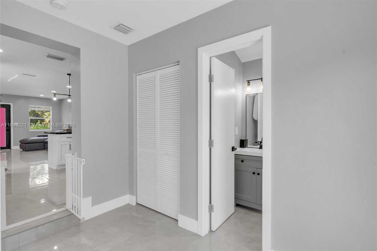 Small Image of 6490 SOUTH WEST 37TH ST, Miami Number 10