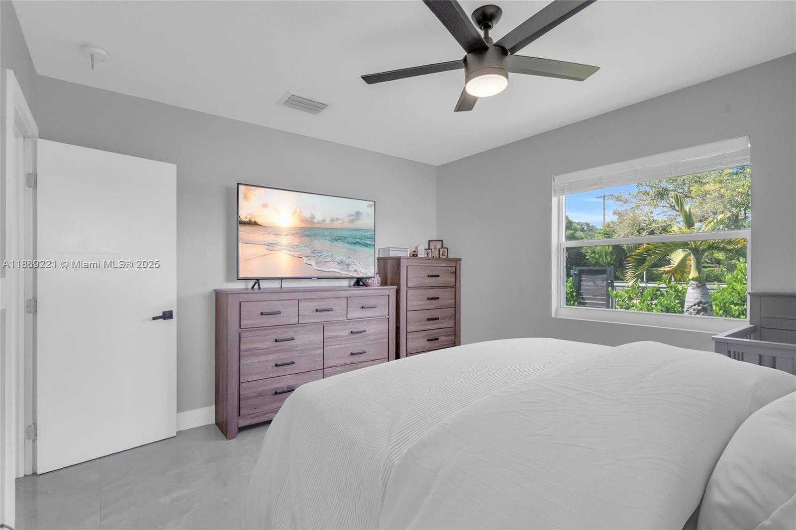 Small Image of 6490 SOUTH WEST 37TH ST, Miami Number 13