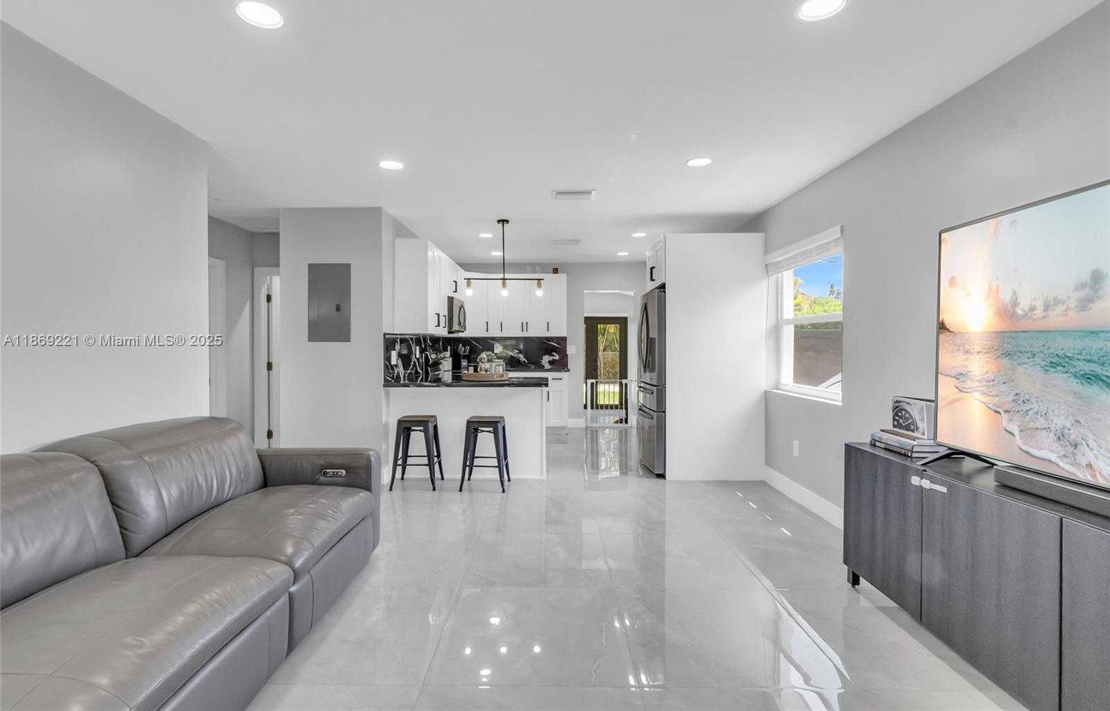 Small Image of 6490 SOUTH WEST 37TH ST, Miami Number 4
