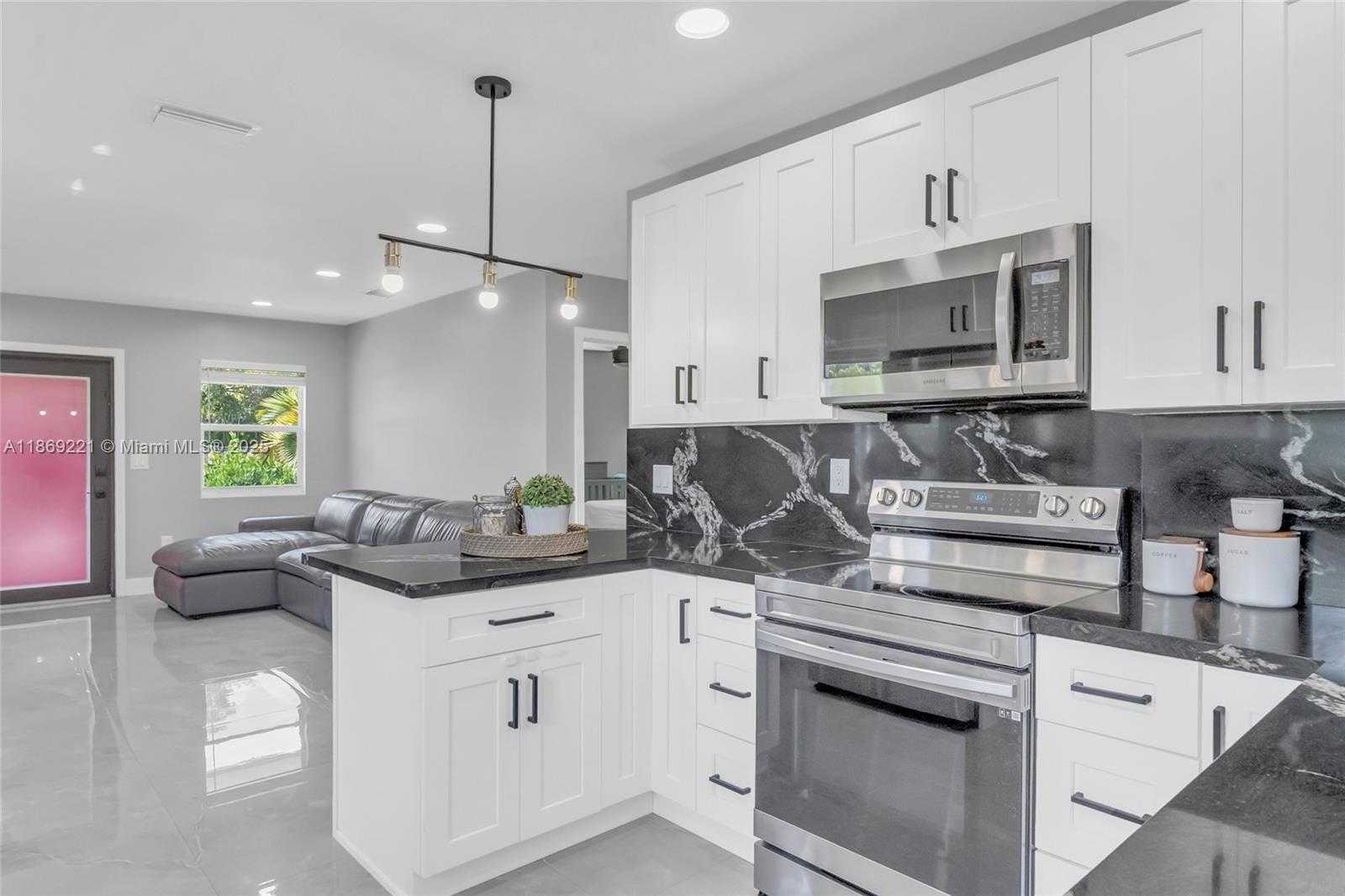 Small Image of 6490 SOUTH WEST 37TH ST, Miami Number 7