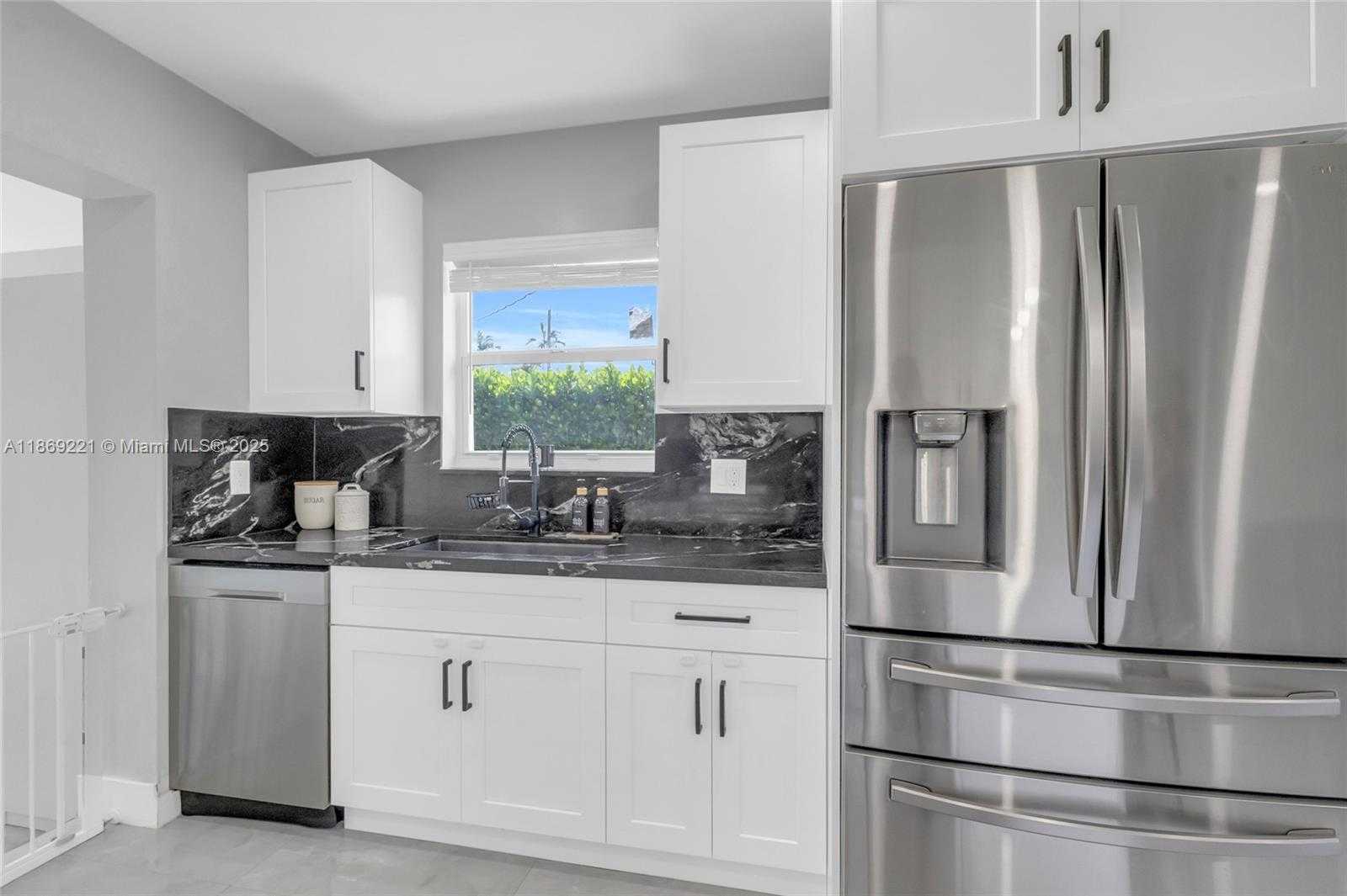 Small Image of 6490 SOUTH WEST 37TH ST, Miami Number 9