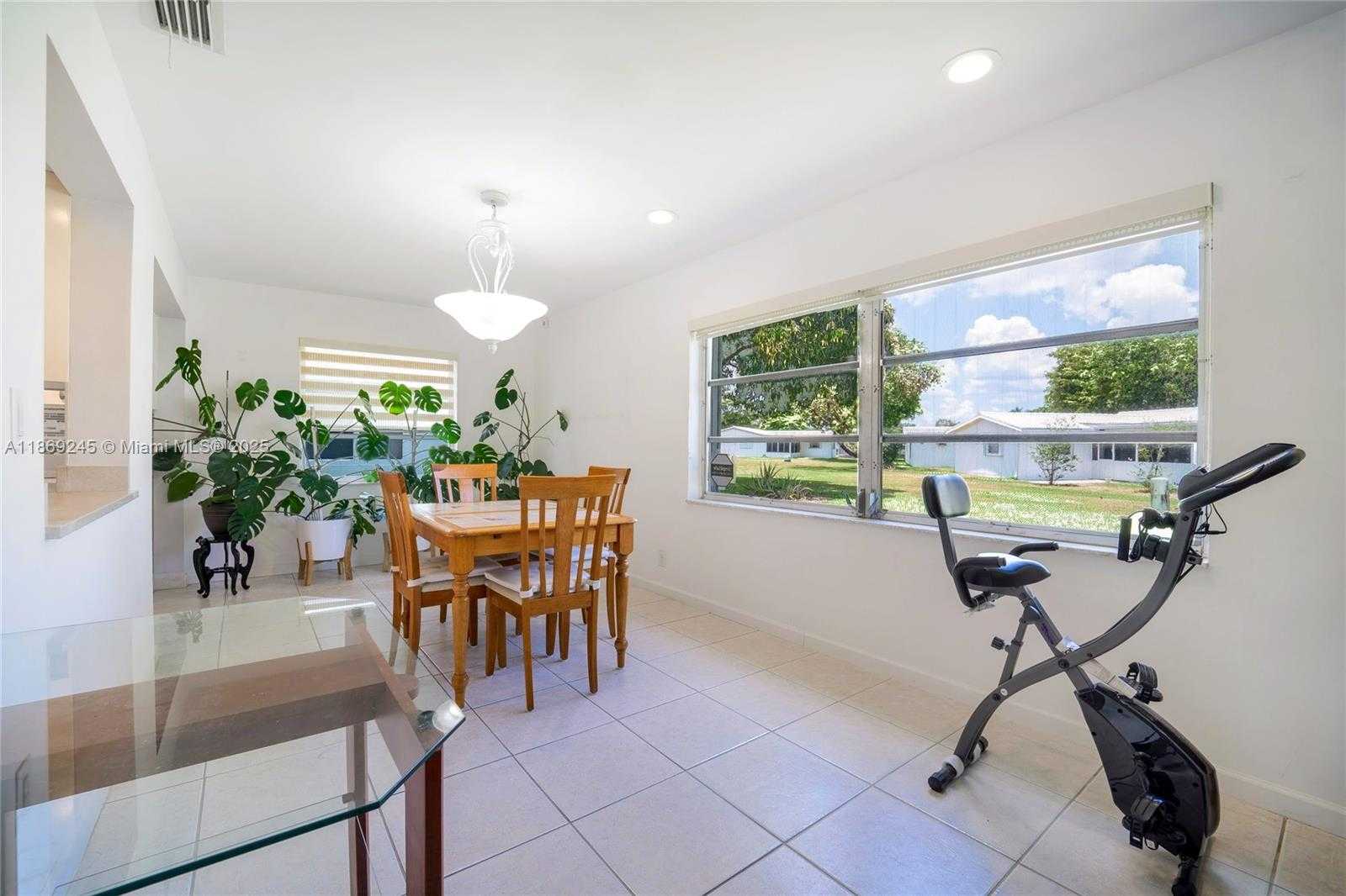 Small Image of 1441 WEST CAMPANELLI DR, Plantation Number 18