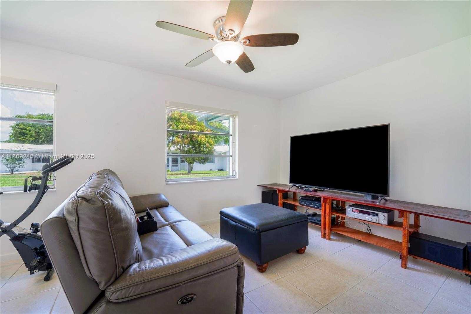 Small Image of 1441 WEST CAMPANELLI DR, Plantation Number 5
