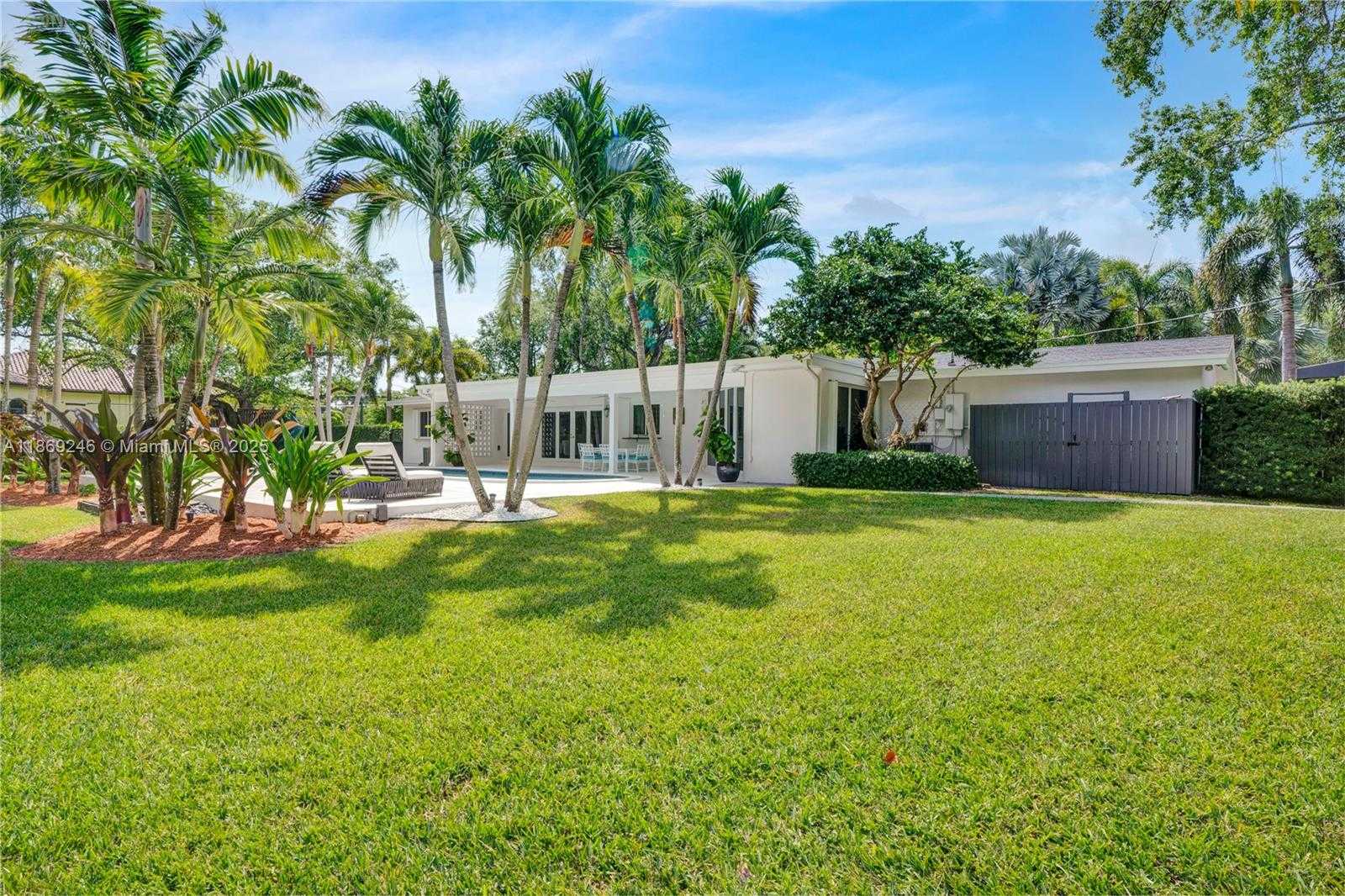 Small Image of 8741 SOUTH WEST 97TH TER, Miami Number 23