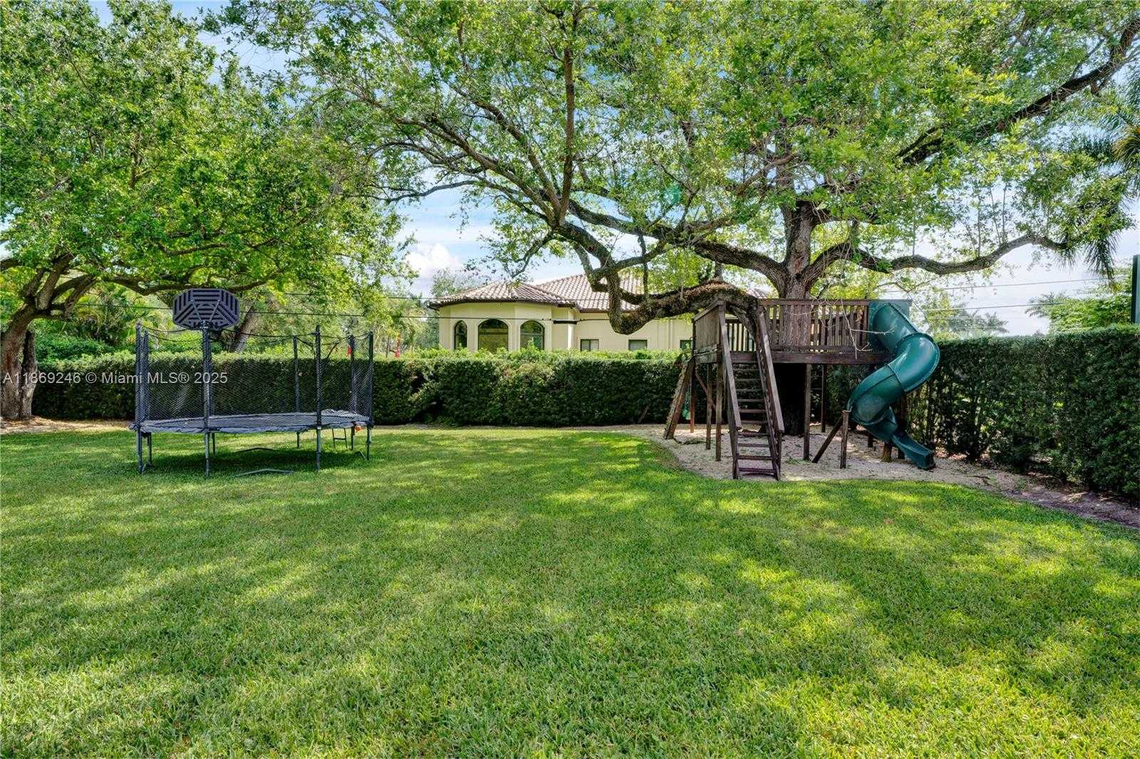 Small Image of 8741 SOUTH WEST 97TH TER, Miami Number 27