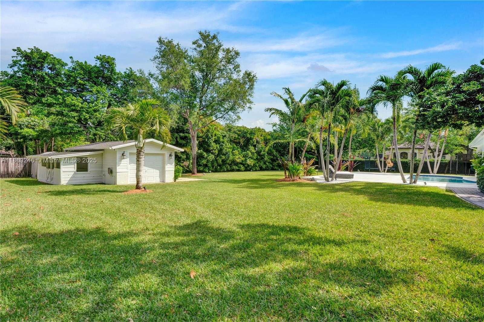 Small Image of 8741 SOUTH WEST 97TH TER, Miami Number 28