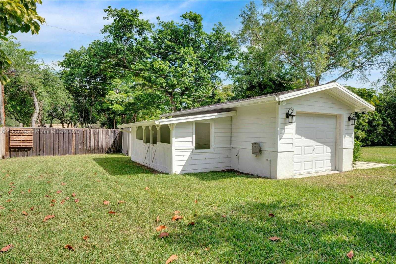 Small Image of 8741 SOUTH WEST 97TH TER, Miami Number 29