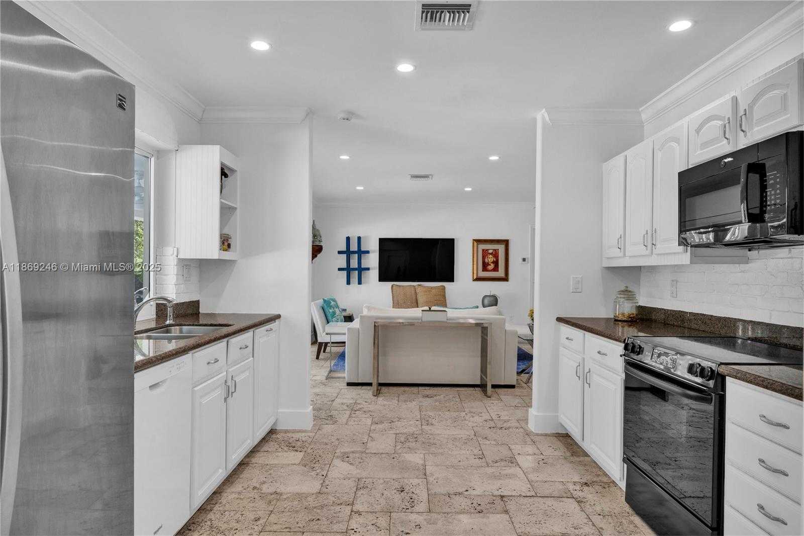 Small Image of 8741 SOUTH WEST 97TH TER, Miami Number 6