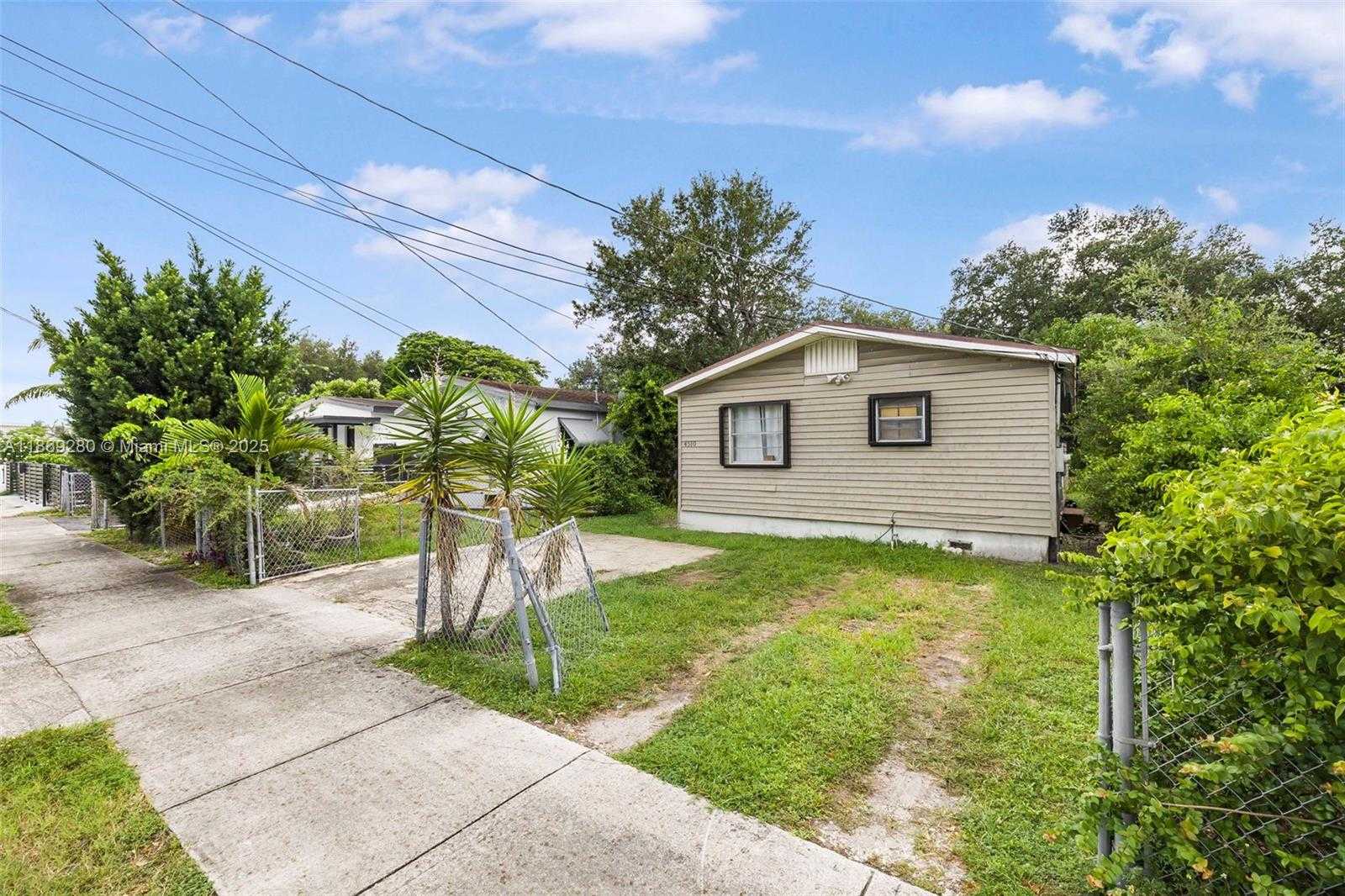 Small Image of 4510 NORTH WEST 33RD AVE, Miami Number 3