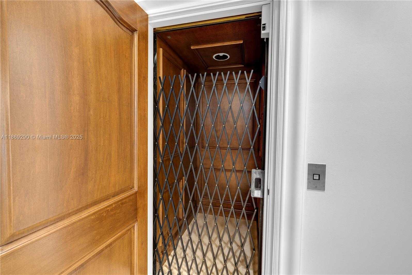 Small Image of 13671 DEERING BAY DR, Coral Gables Number 17