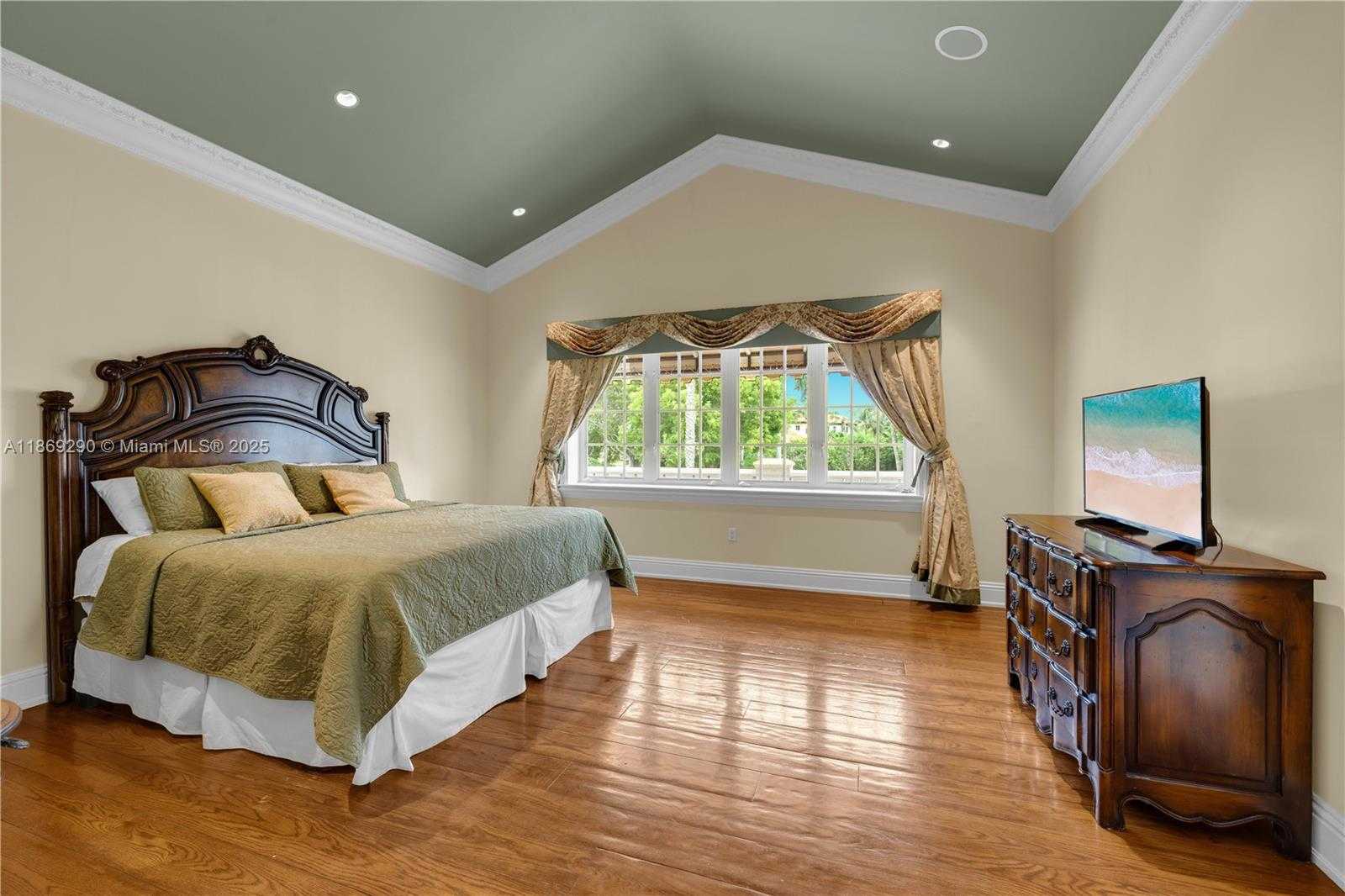 Small Image of 13671 DEERING BAY DR, Coral Gables Number 18