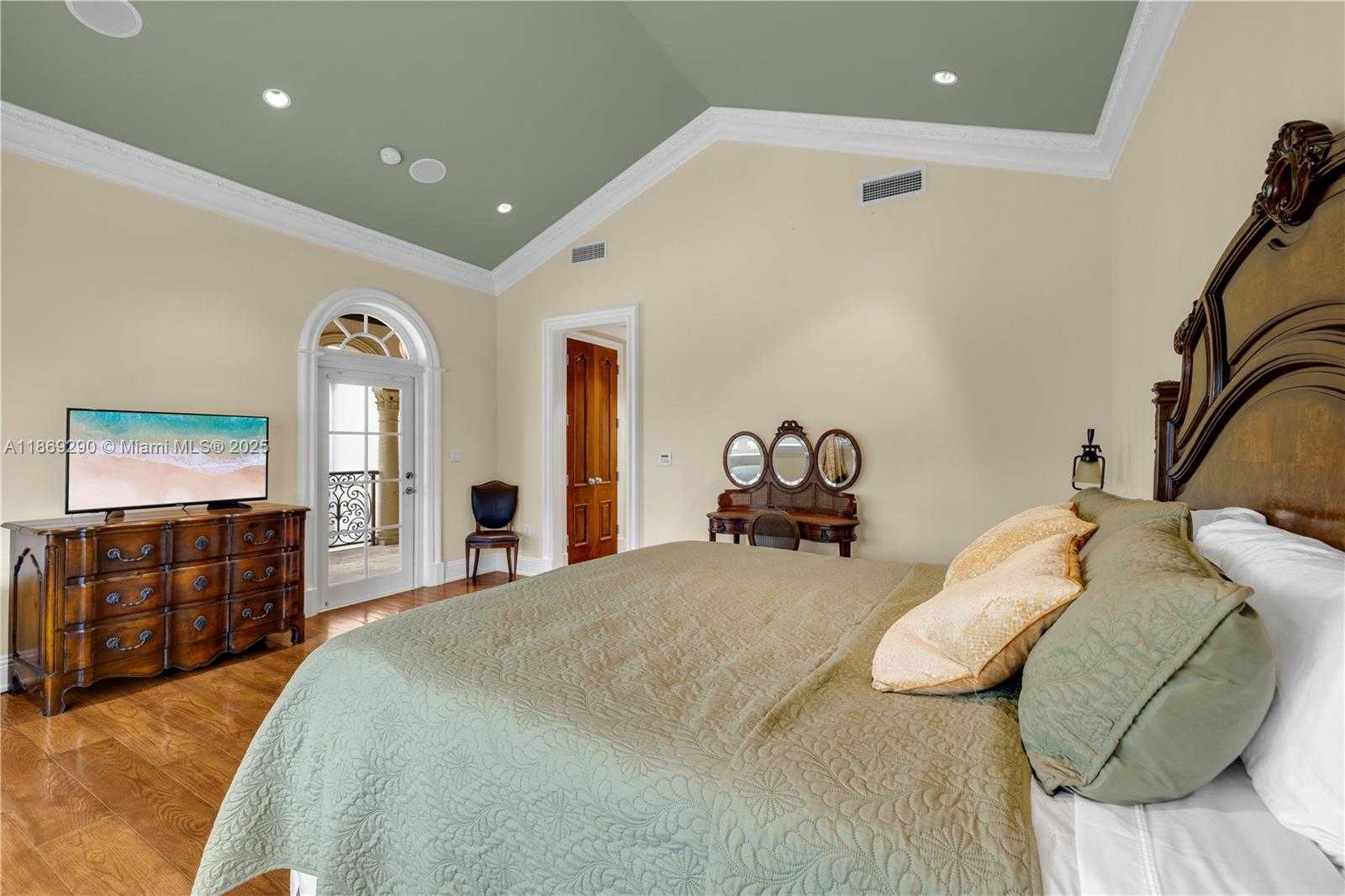 Small Image of 13671 DEERING BAY DR, Coral Gables Number 19