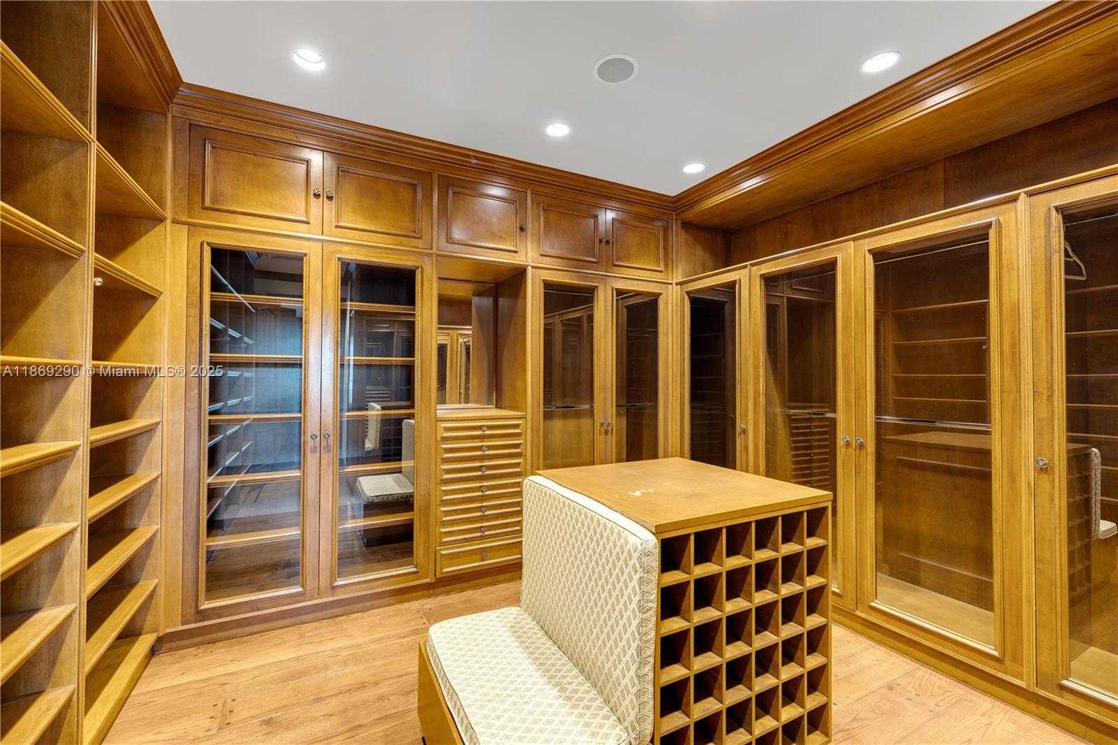 Small Image of 13671 DEERING BAY DR, Coral Gables Number 37