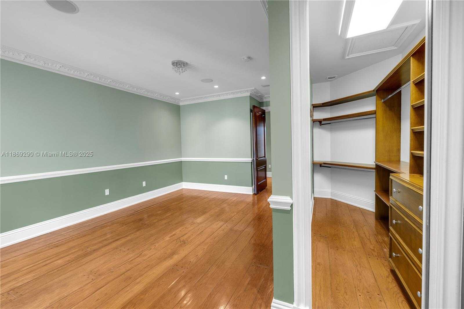 Small Image of 13671 DEERING BAY DR, Coral Gables Number 48