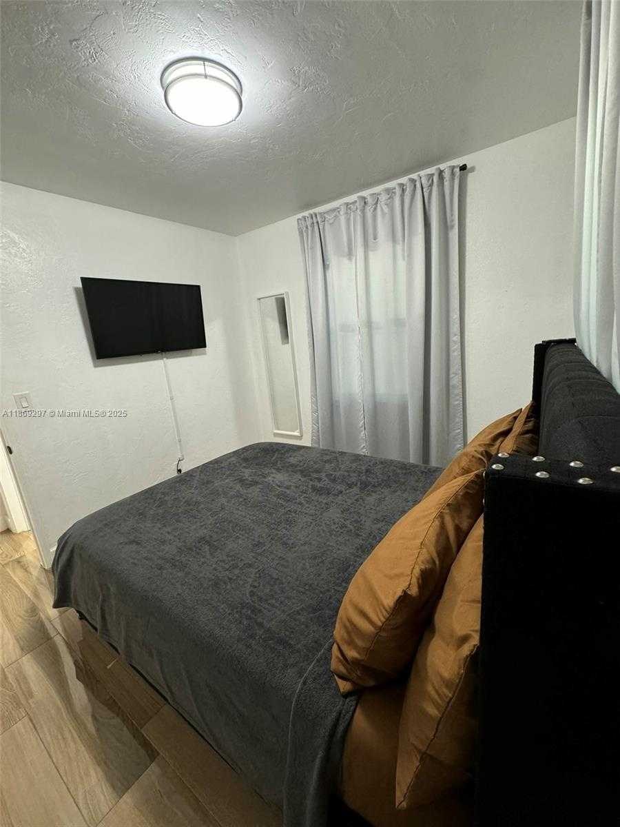 Small Image of 207 SOUTH WEST 11TH STREET, Fort Lauderdale Number 22