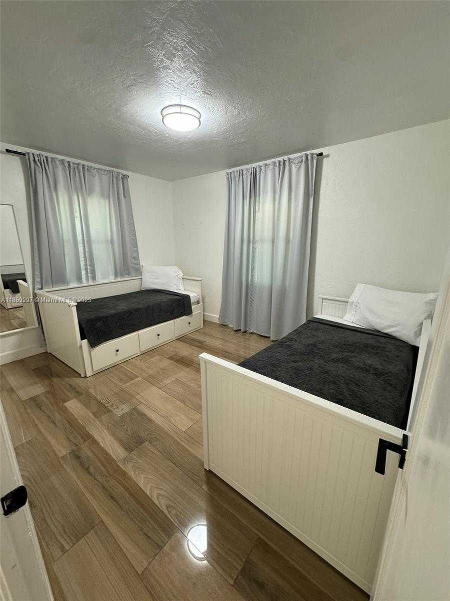 Small Image of 207 SOUTH WEST 11TH STREET, Fort Lauderdale Number 28