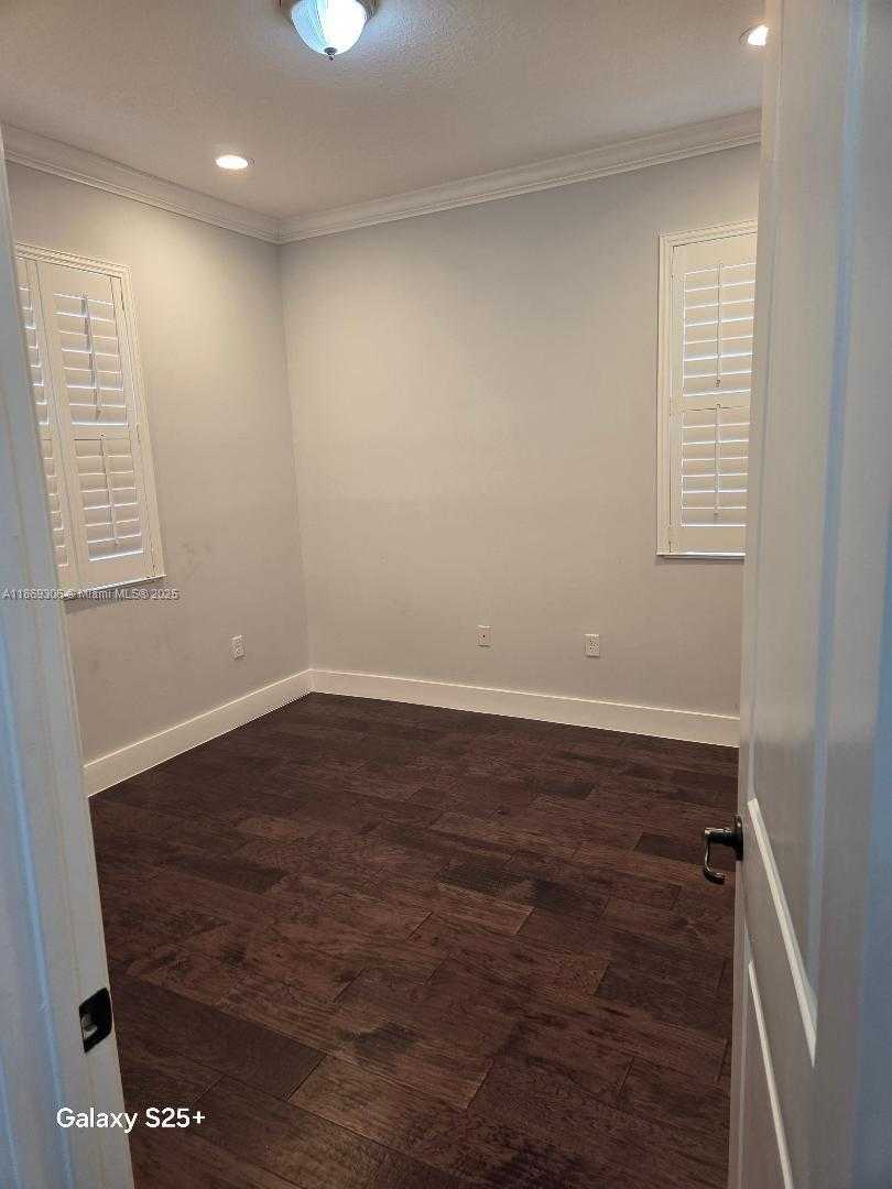 Small Image of 9832 WEST 34TH LN, Hialeah Number 16