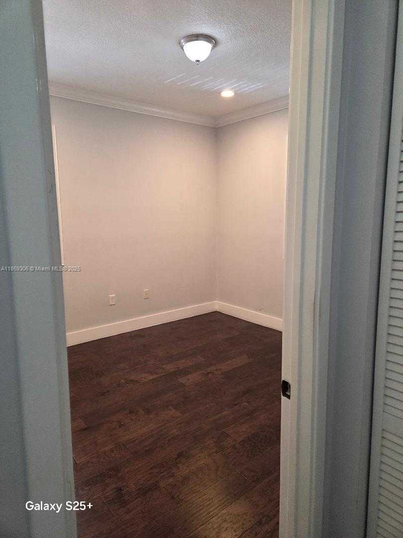 Small Image of 9832 WEST 34TH LN, Hialeah Number 17