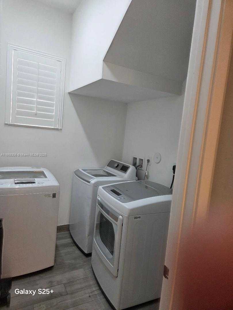 Small Image of 9832 WEST 34TH LN, Hialeah Number 21