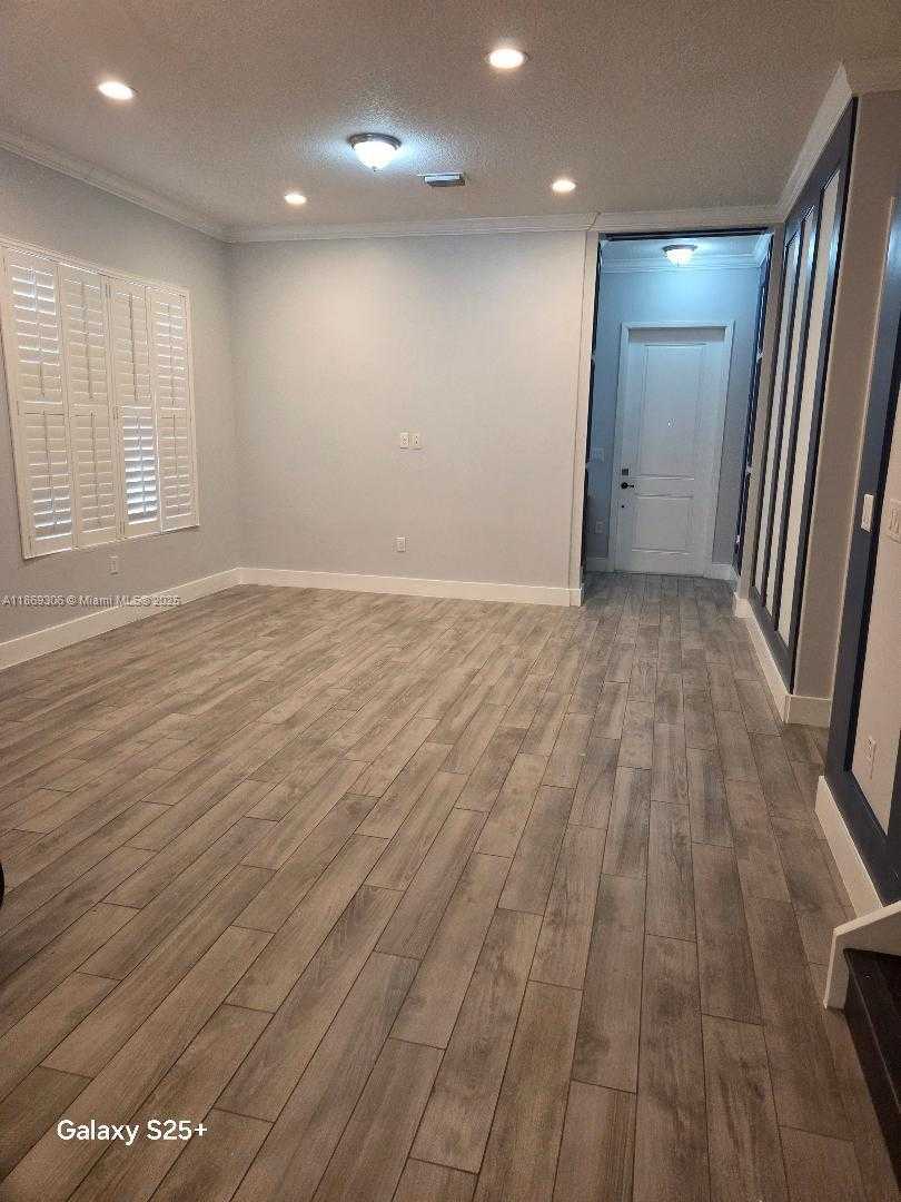 Small Image of 9832 WEST 34TH LN, Hialeah Number 3