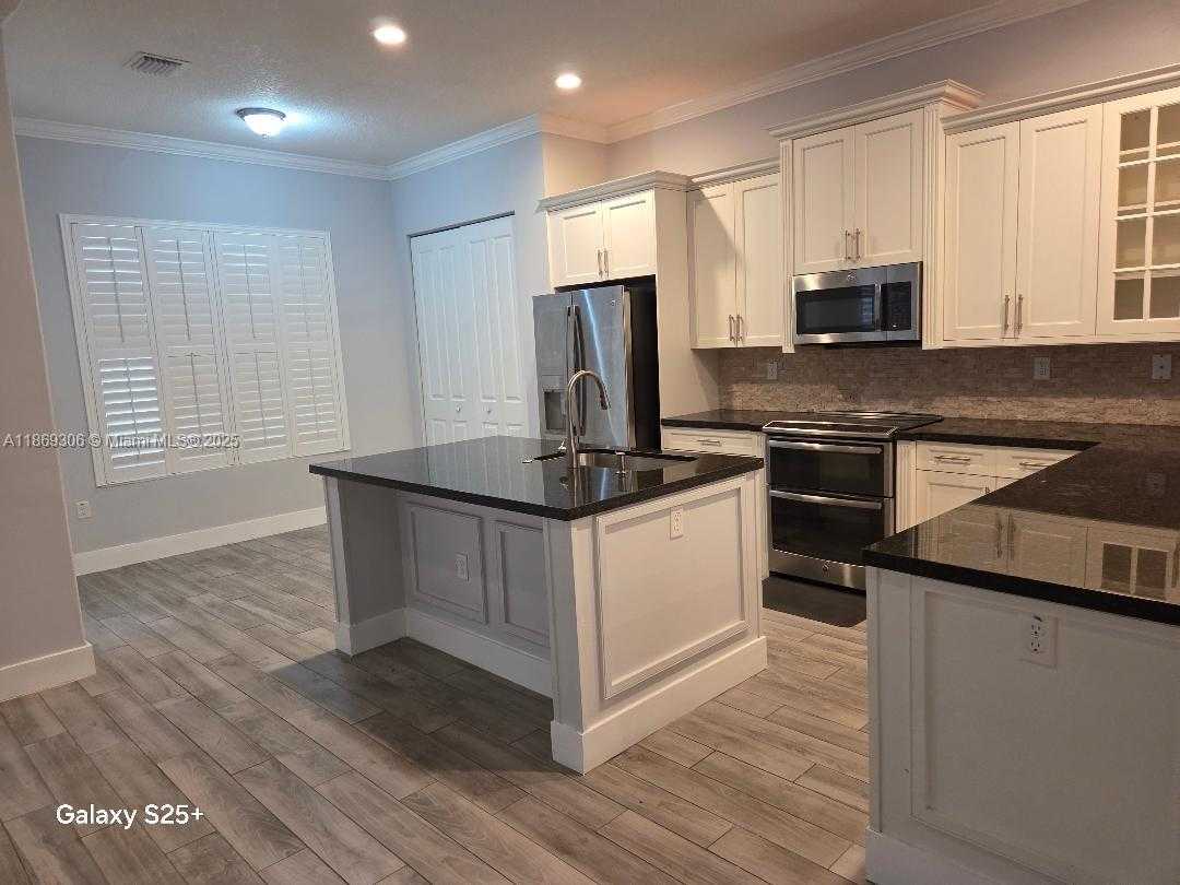 Small Image of 9832 WEST 34TH LN, Hialeah Number 5