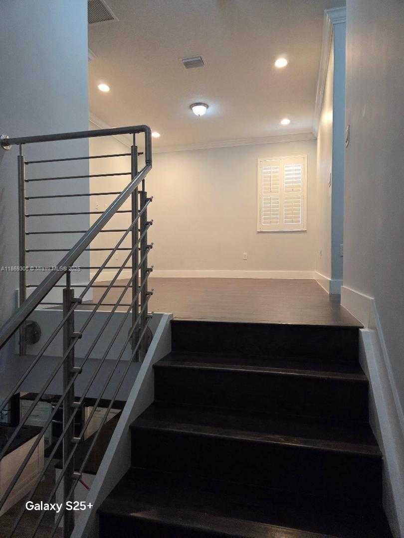 Small Image of 9832 WEST 34TH LN, Hialeah Number 7
