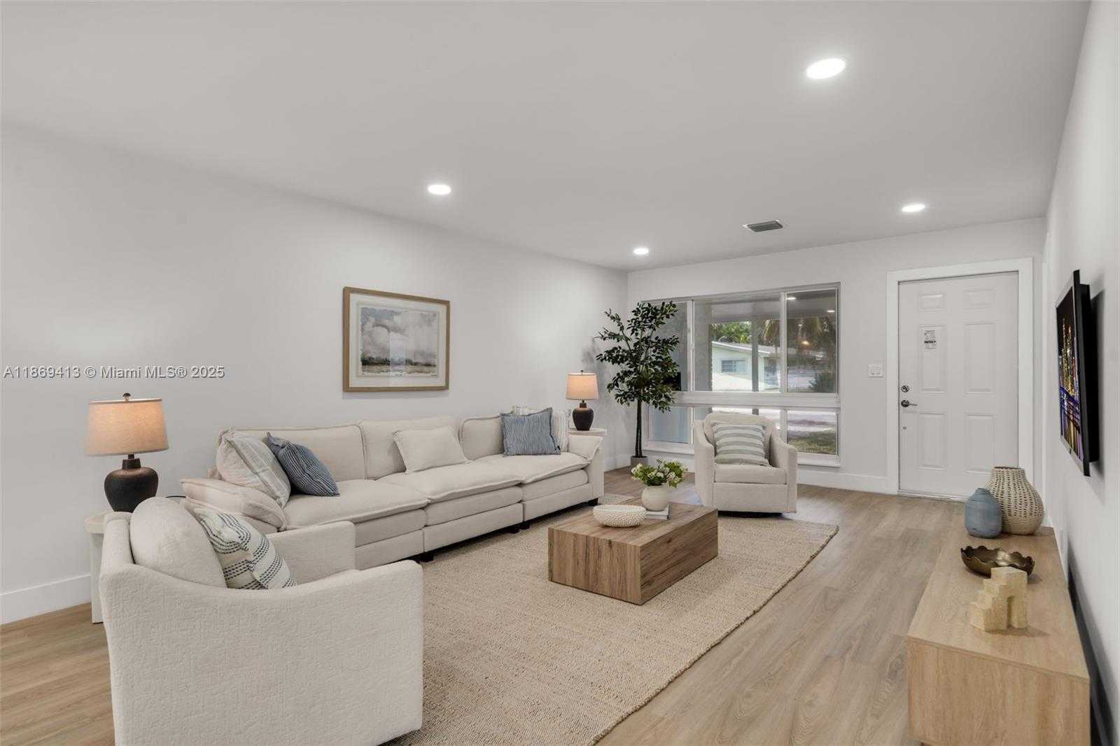 Small Image of 3920 HAYES ST, Hollywood Number 3