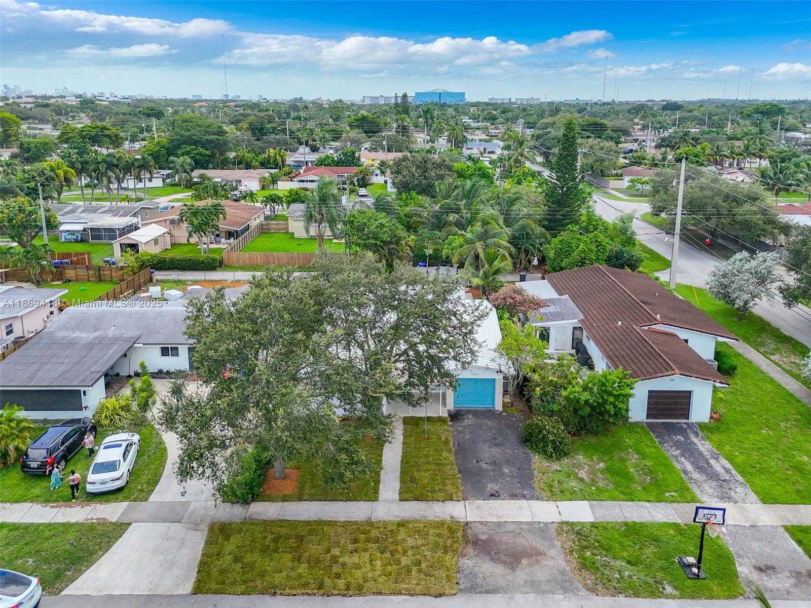 Small Image of 3920 HAYES ST, Hollywood Number 35