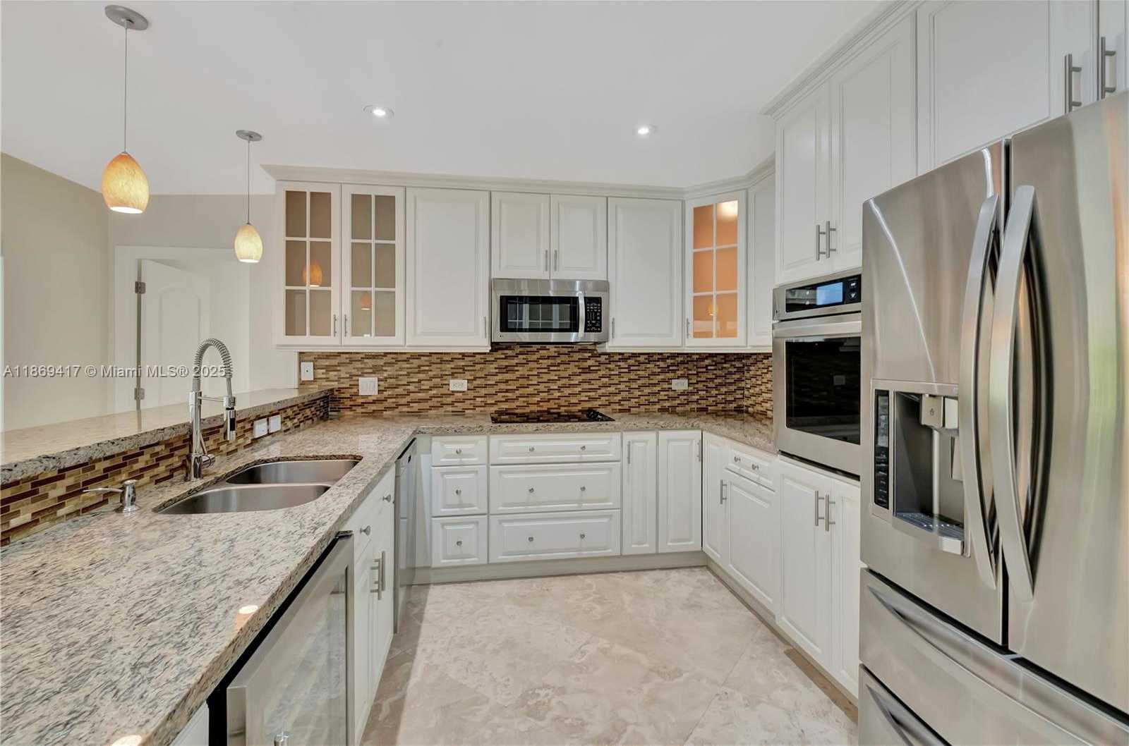 Small Image of 200 HARBOR DR, Key Biscayne Number 16