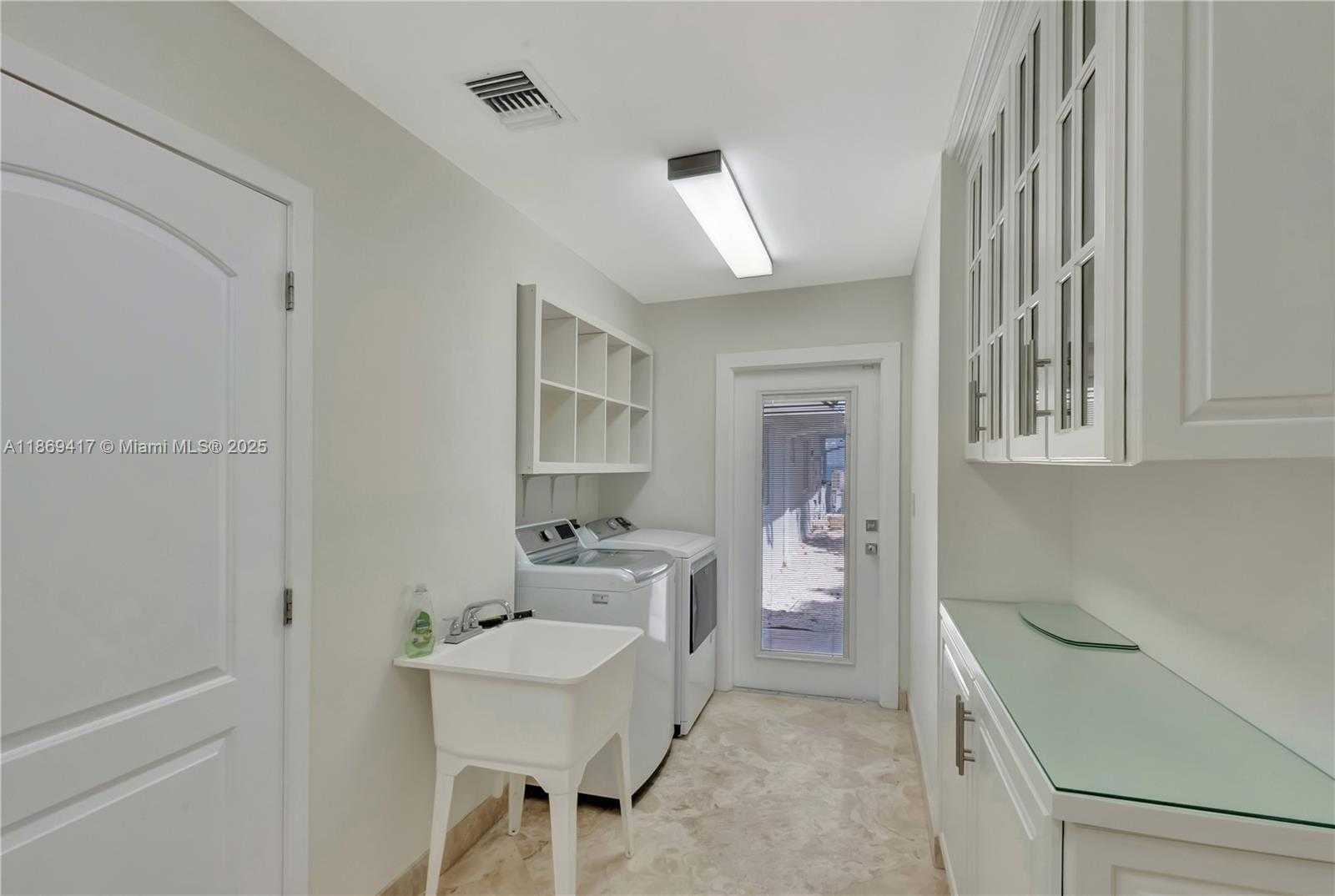 Small Image of 200 HARBOR DR, Key Biscayne Number 17