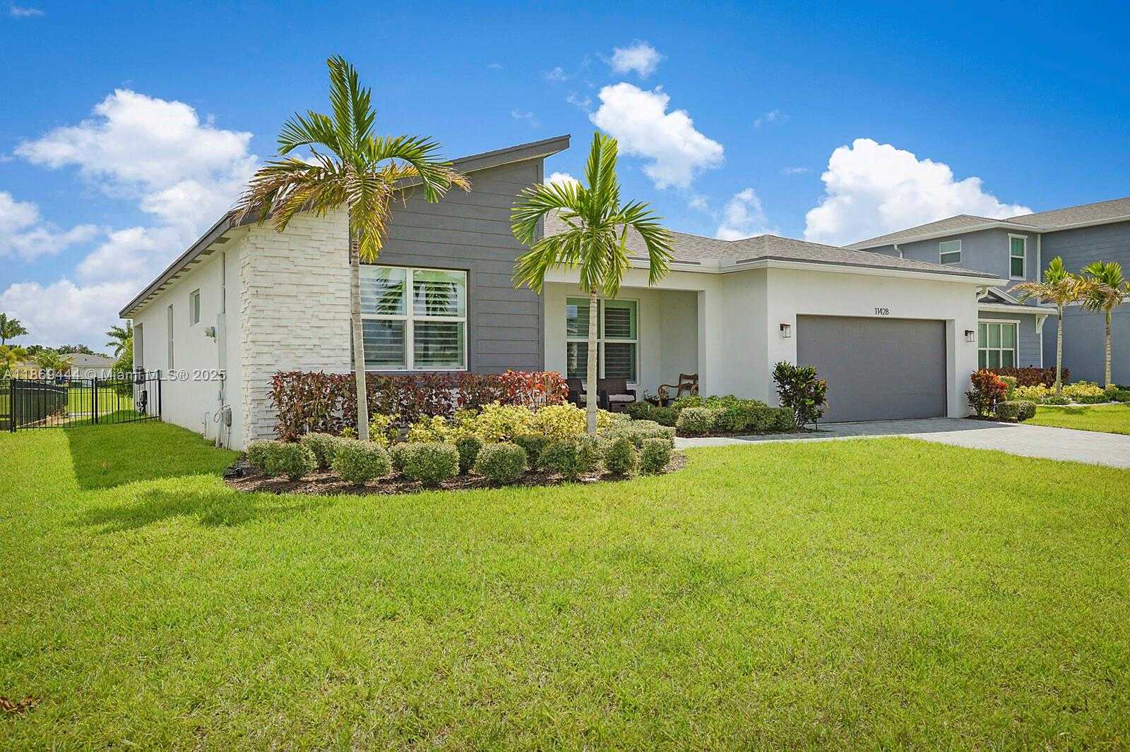 Small Image of 11428 SOUTH WEST LYRA DR, Port St. Lucie Number 35
