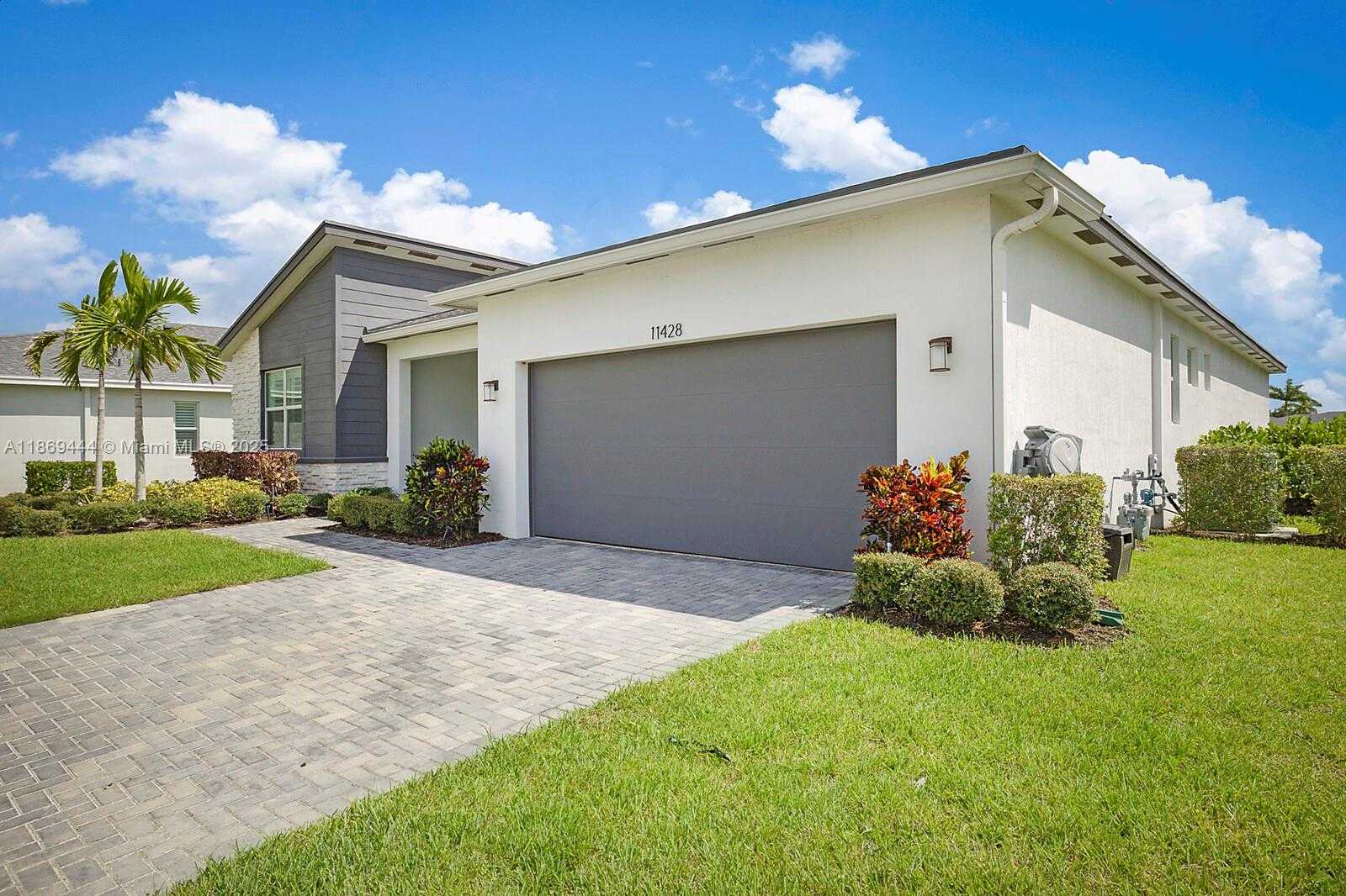 Small Image of 11428 SOUTH WEST LYRA DR, Port St. Lucie Number 36
