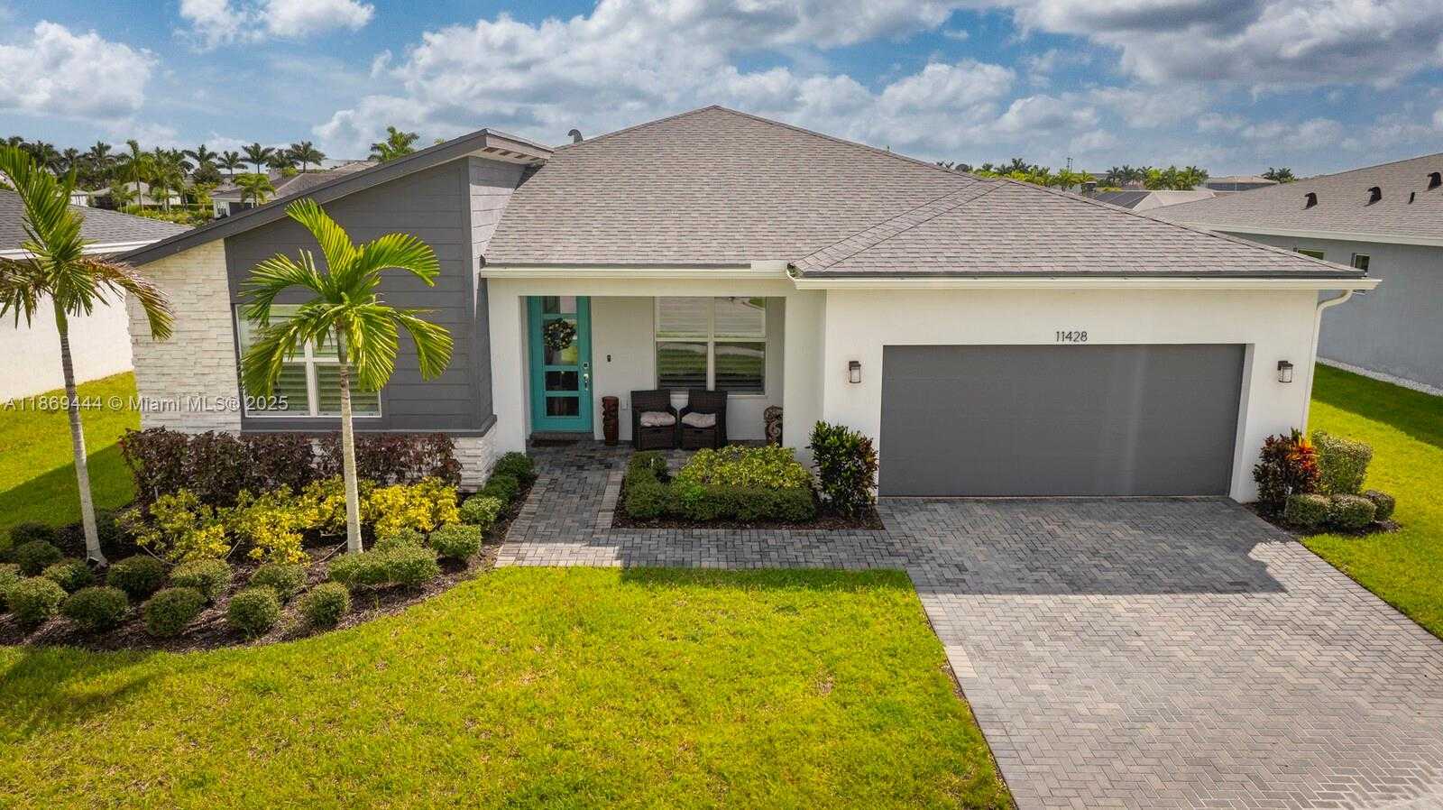 Small Image of 11428 SOUTH WEST LYRA DR, Port St. Lucie Number 37