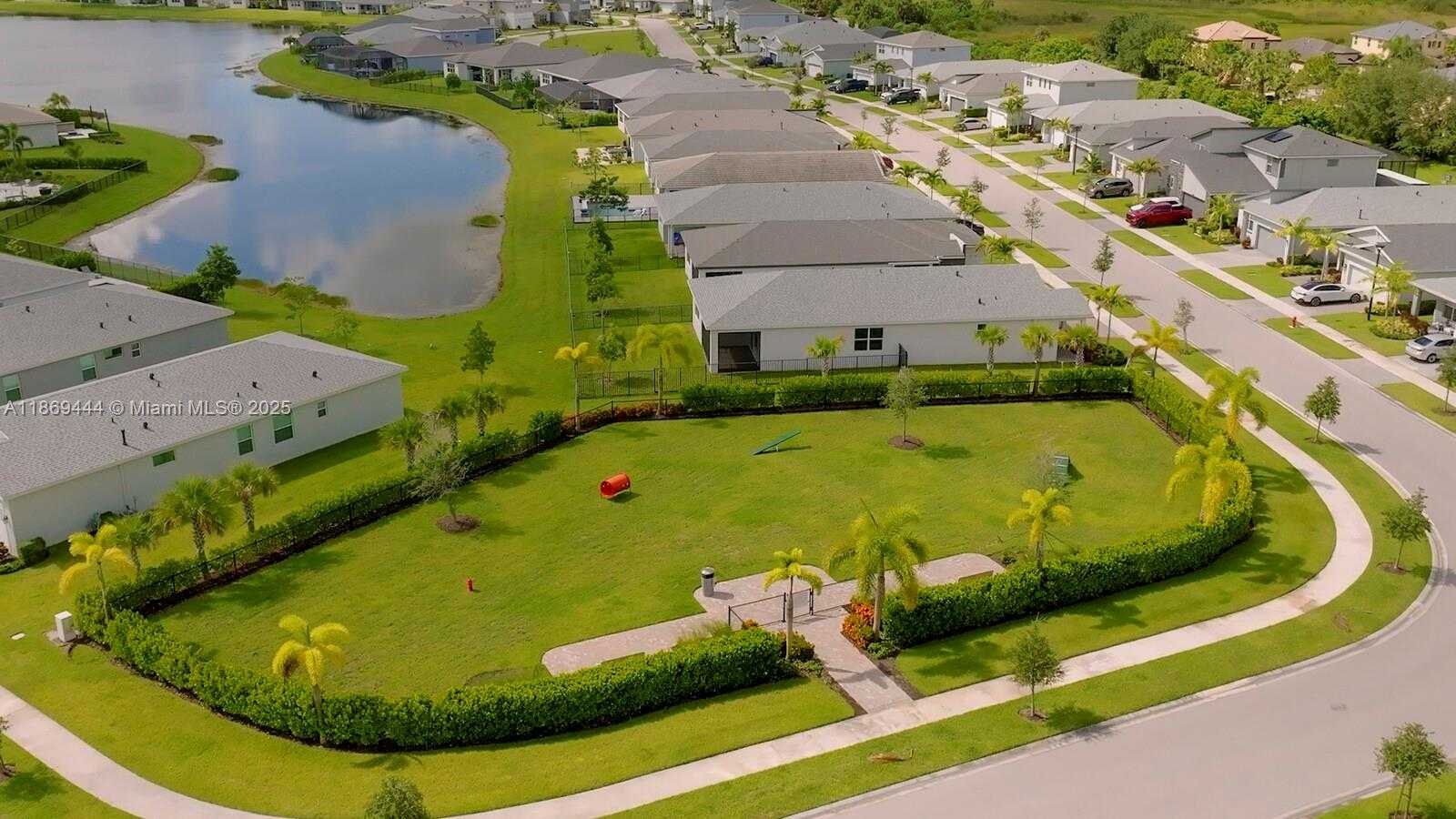Small Image of 11428 SOUTH WEST LYRA DR, Port St. Lucie Number 43