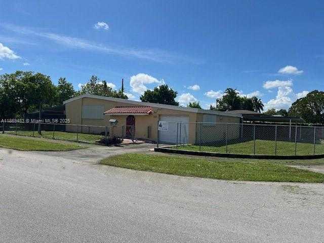 Small Image of 620 NORTH WEST 182ND TER, Miami Gardens Number 2