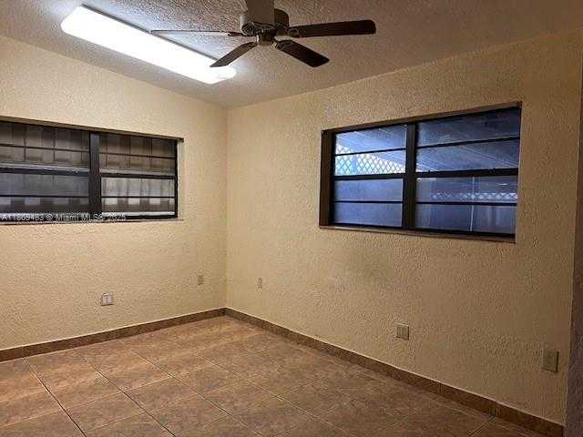 Small Image of 620 NORTH WEST 182ND TER, Miami Gardens Number 4