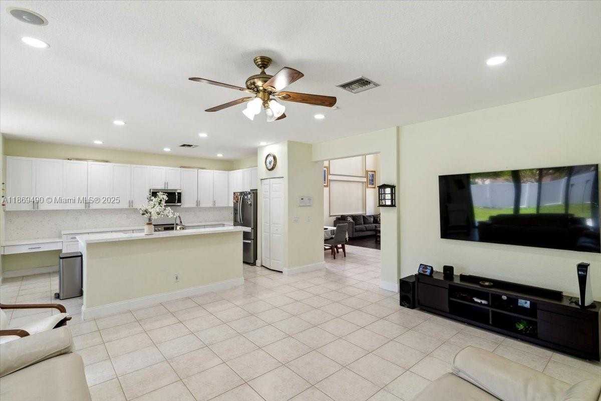 Small Image of 17956 SOUTH WEST 35TH DR, Miramar Number 13